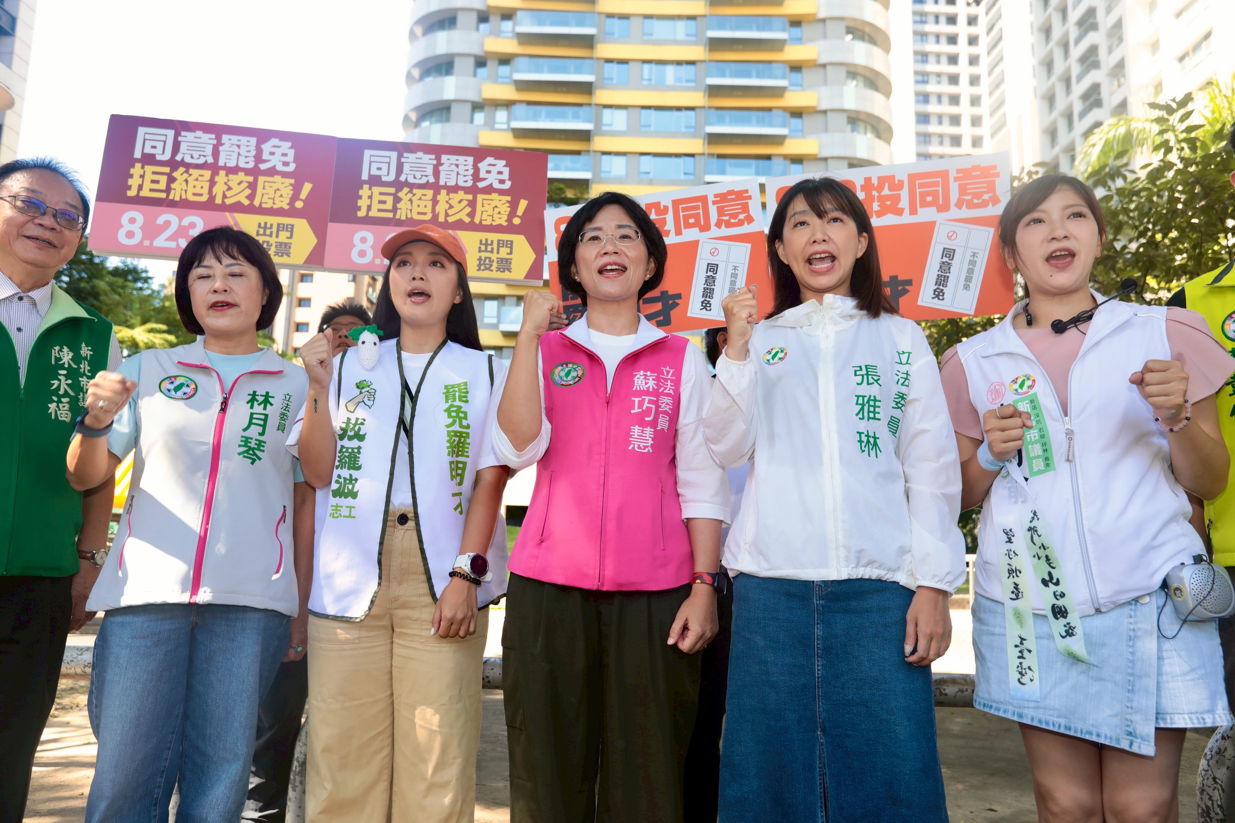 與李四川同時掃街拚場！蘇巧慧談新北市長選舉：藍白一直有自己的問題