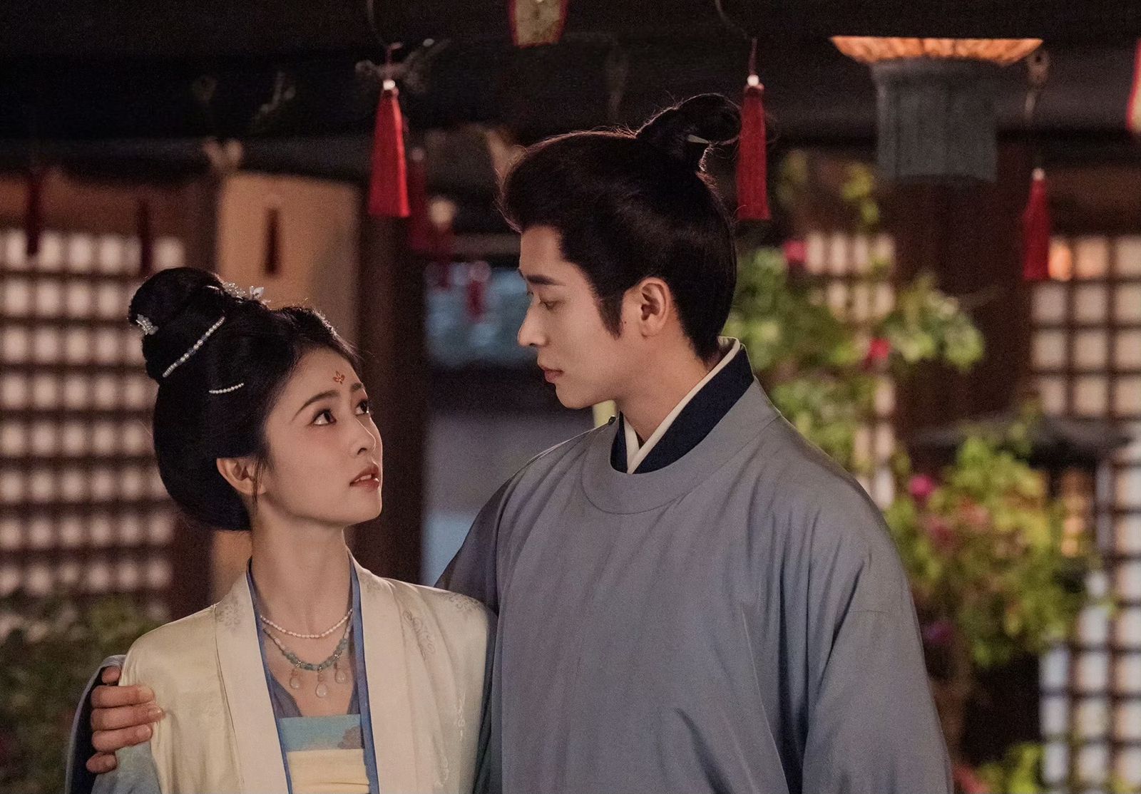 白鹿衝破網暴《莫離》逆勢開紅盤 大女主「扛劇」驚人片酬曝光!竟比《逐玉》男星高出40倍