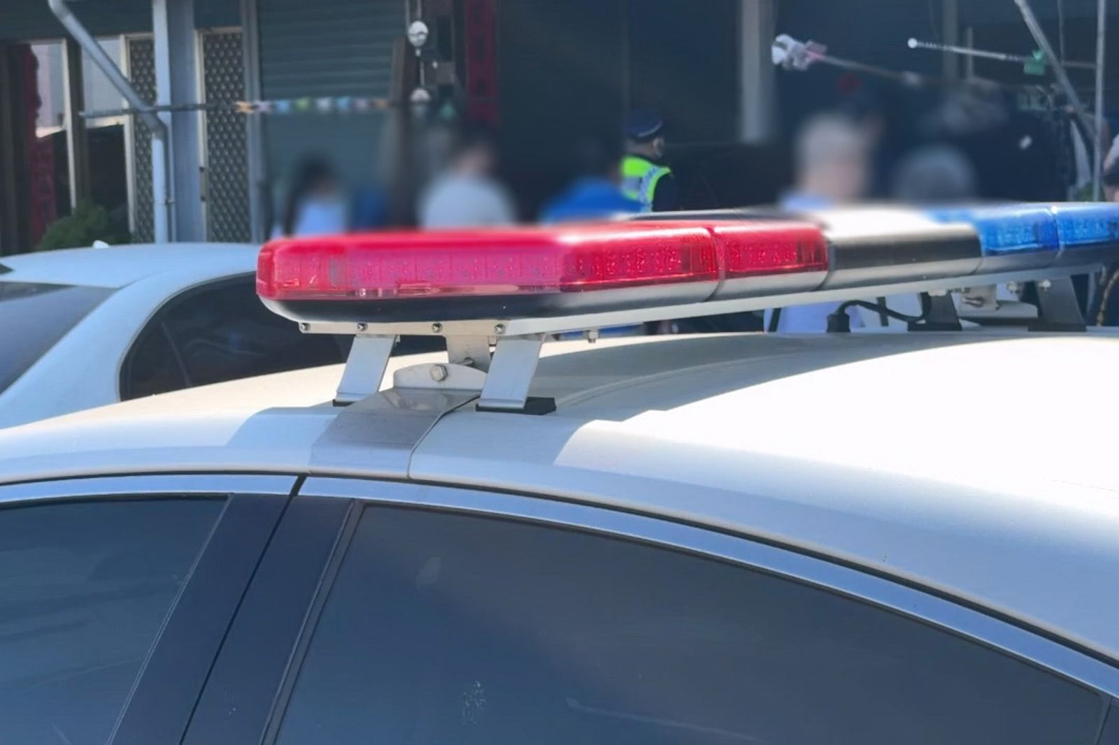 苗栗通霄發生弟弟刺死哥哥的命案,警方到場調查採證。圖/民眾提供