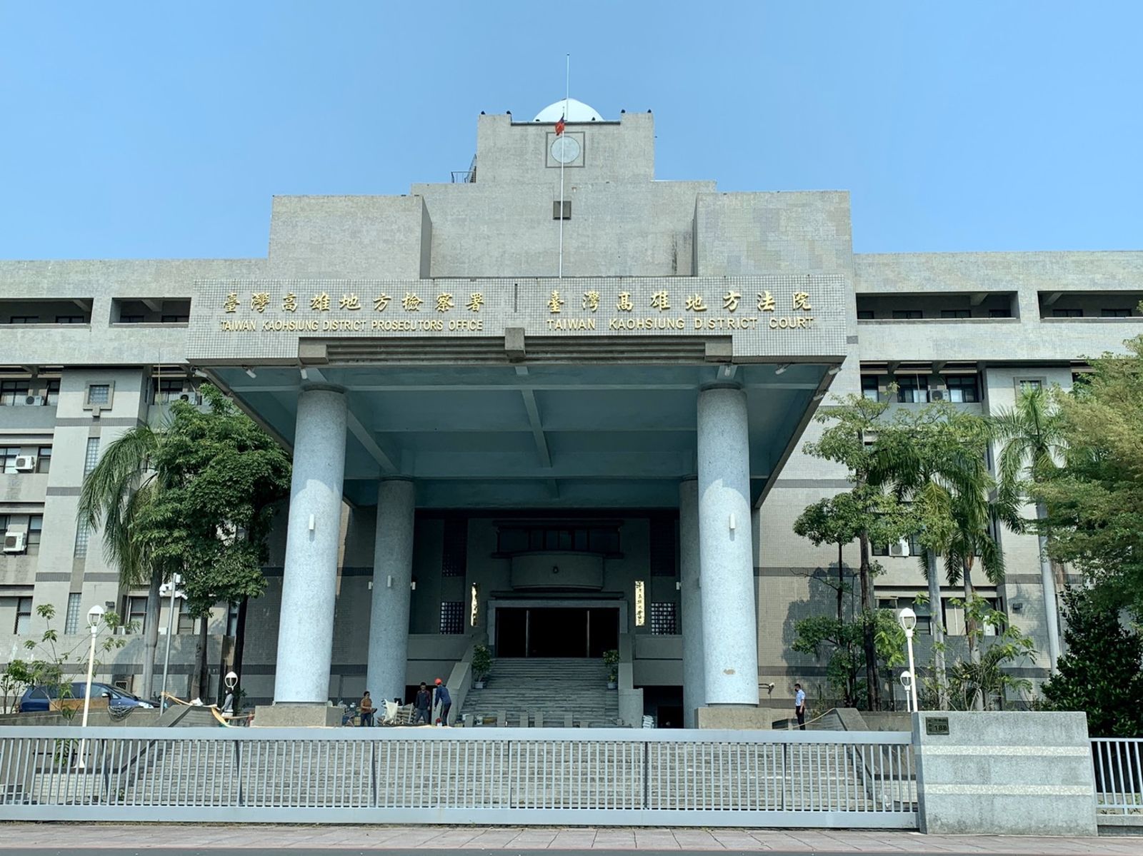 怒火失控!高雄酒店員工不滿扣薪遭疑挪用公款 持刀猛刺女幹部3刀判8年