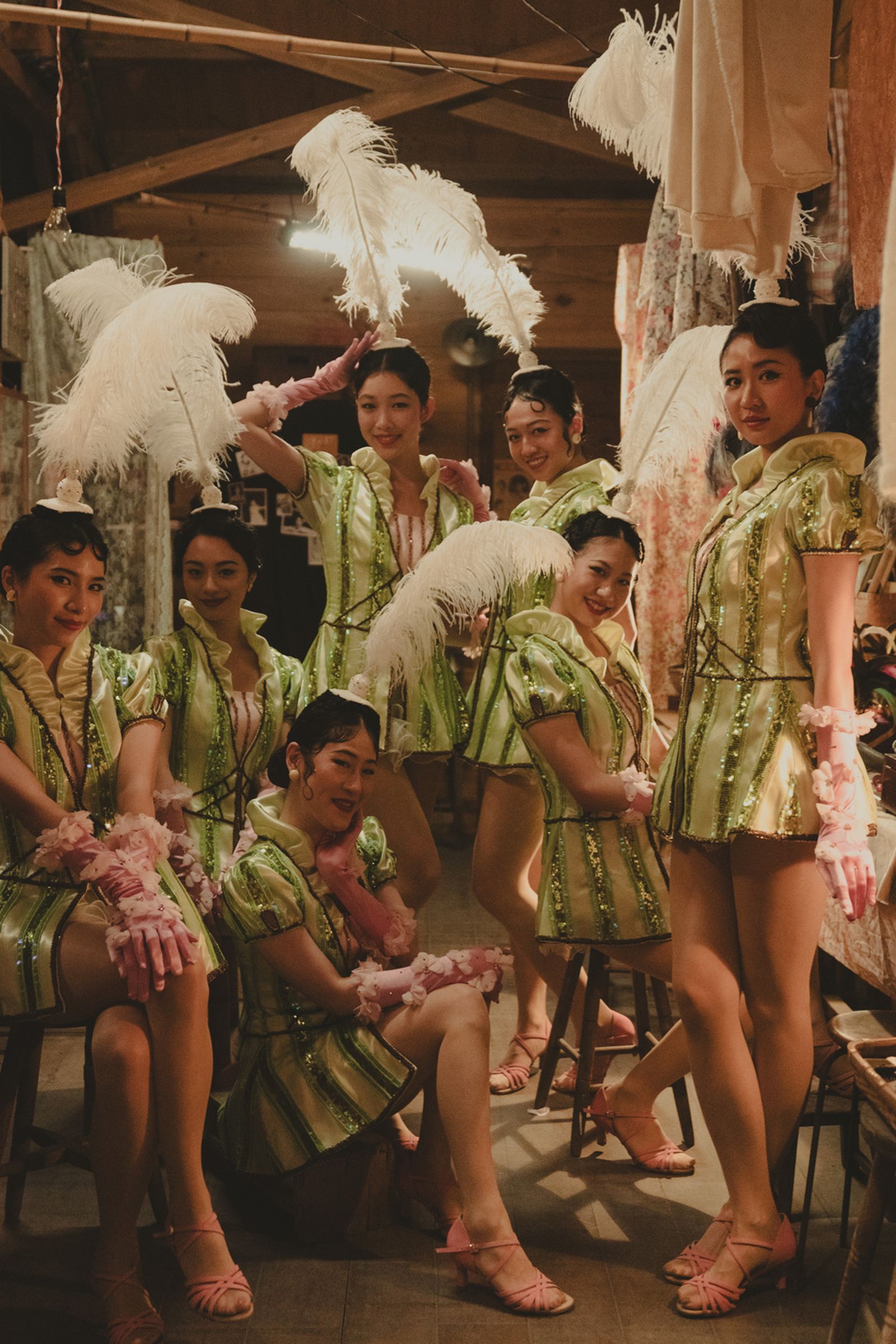 《大濛》將50年代歌舞團的表演服裝完美還原。華文創提供
