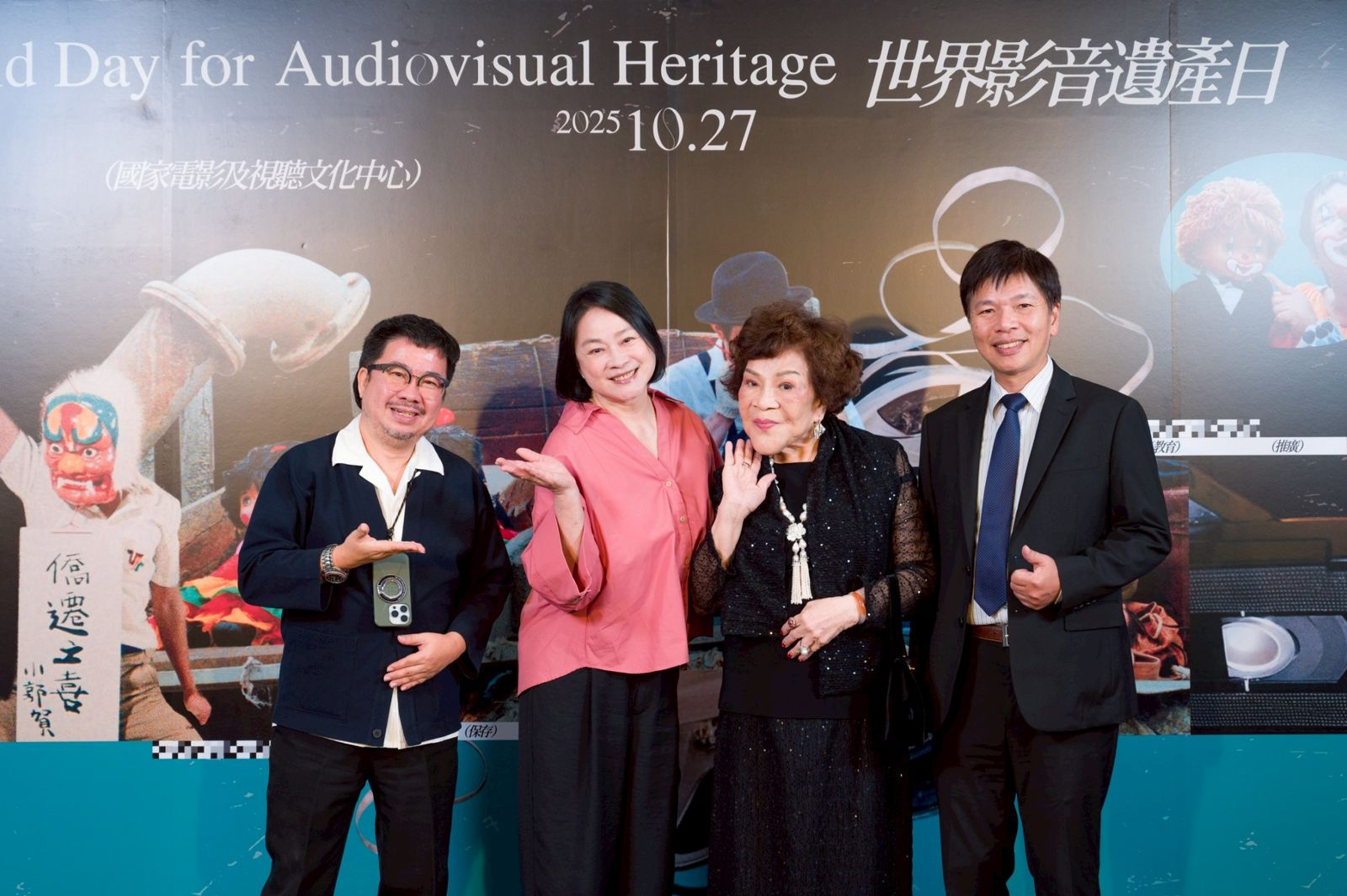 比鄧麗君還早！88歲周遊自豪是「砲火情人」始祖　去空軍基地親小鮮肉「心疼啊」