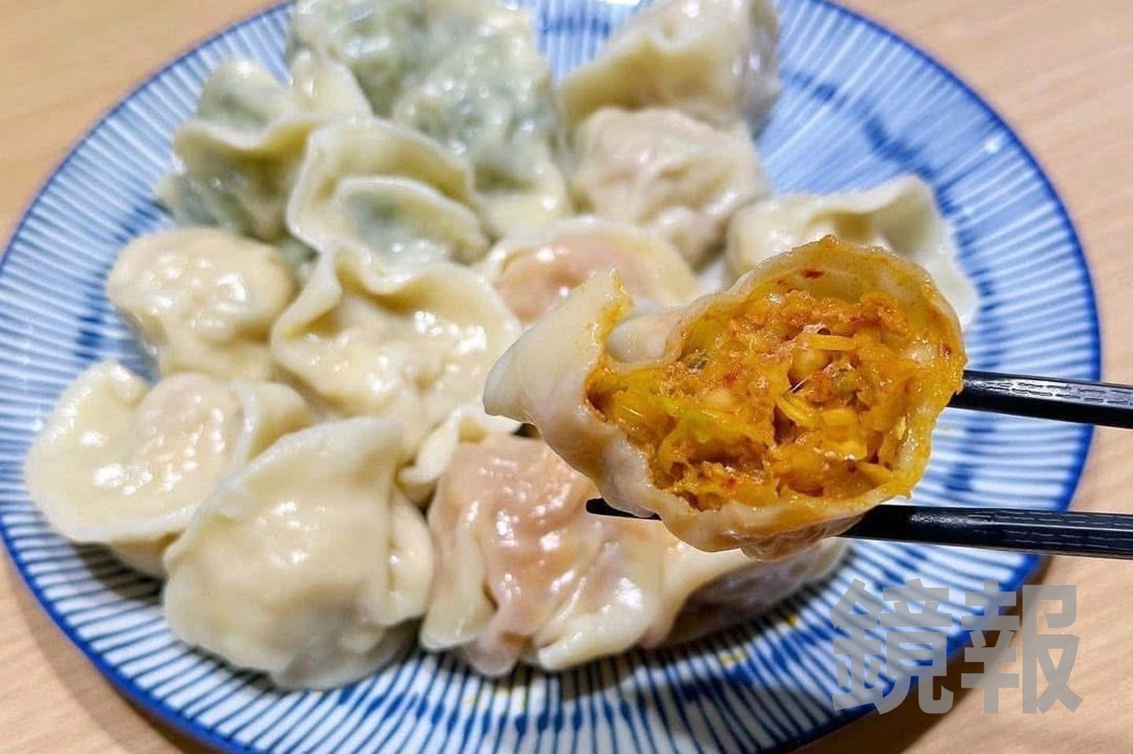 「韓式泡菜豬」維持泡菜脆度,辣度恰到好處。(7元/顆)