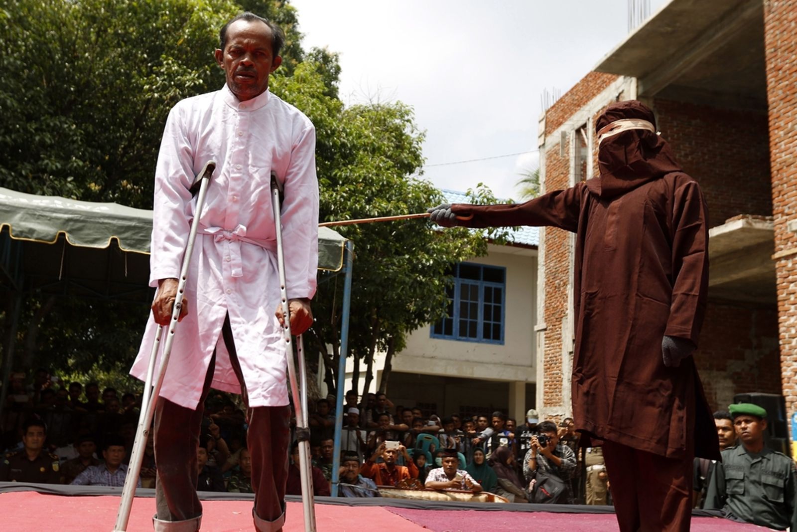 鞭刑公投──政客為了勝選會不擇手段