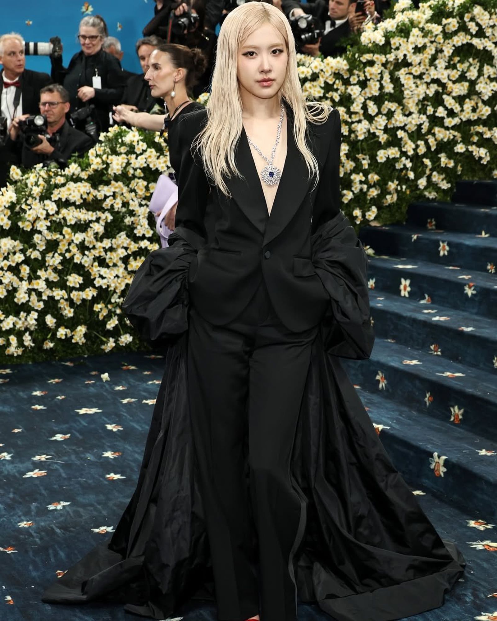 Rosé分享很開心能在Met Gala遇到成員們。翻攝X