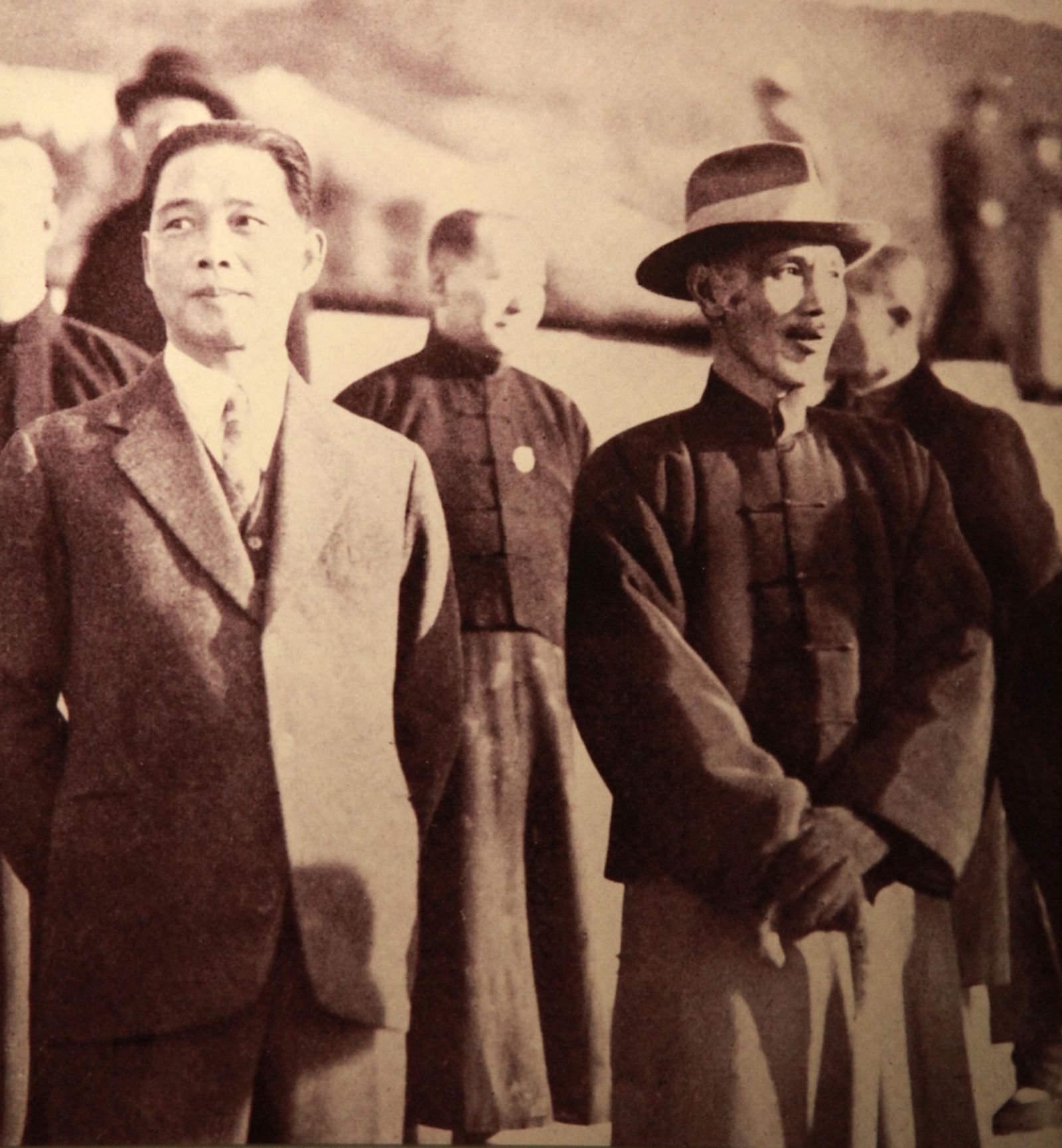 1930年代，「蔣主黨、軍，汪主政」時期貌合神離的蔣介石與汪精衛合影，翻拍自2012年中國江蘇南京總統府行政院史料展。圖／東方IC