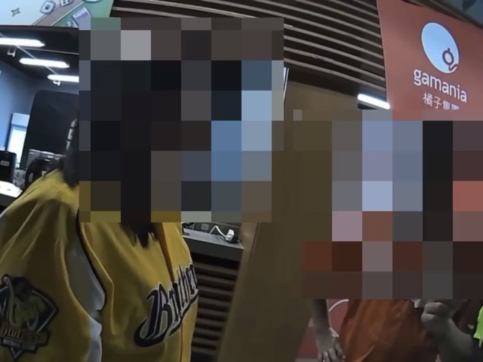 大巨蛋中職明星賽驚見球迷互毆!港男抽皮帶開打 網笑:買一張票看兩場比賽