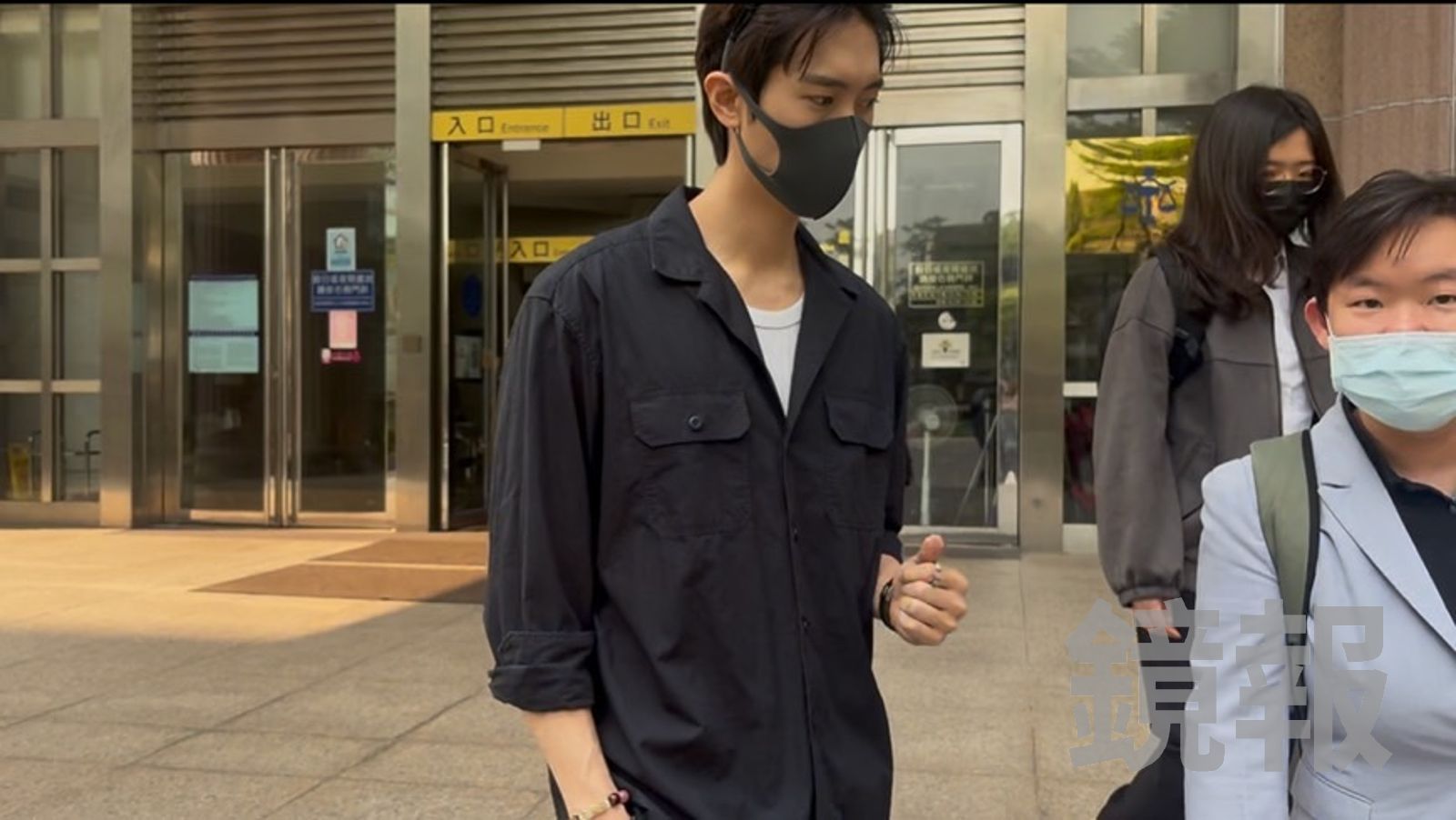 不止擁吻！粿粿甜喊王子「殿下」 范姜律師痛批：他在朋友圈地位像國王