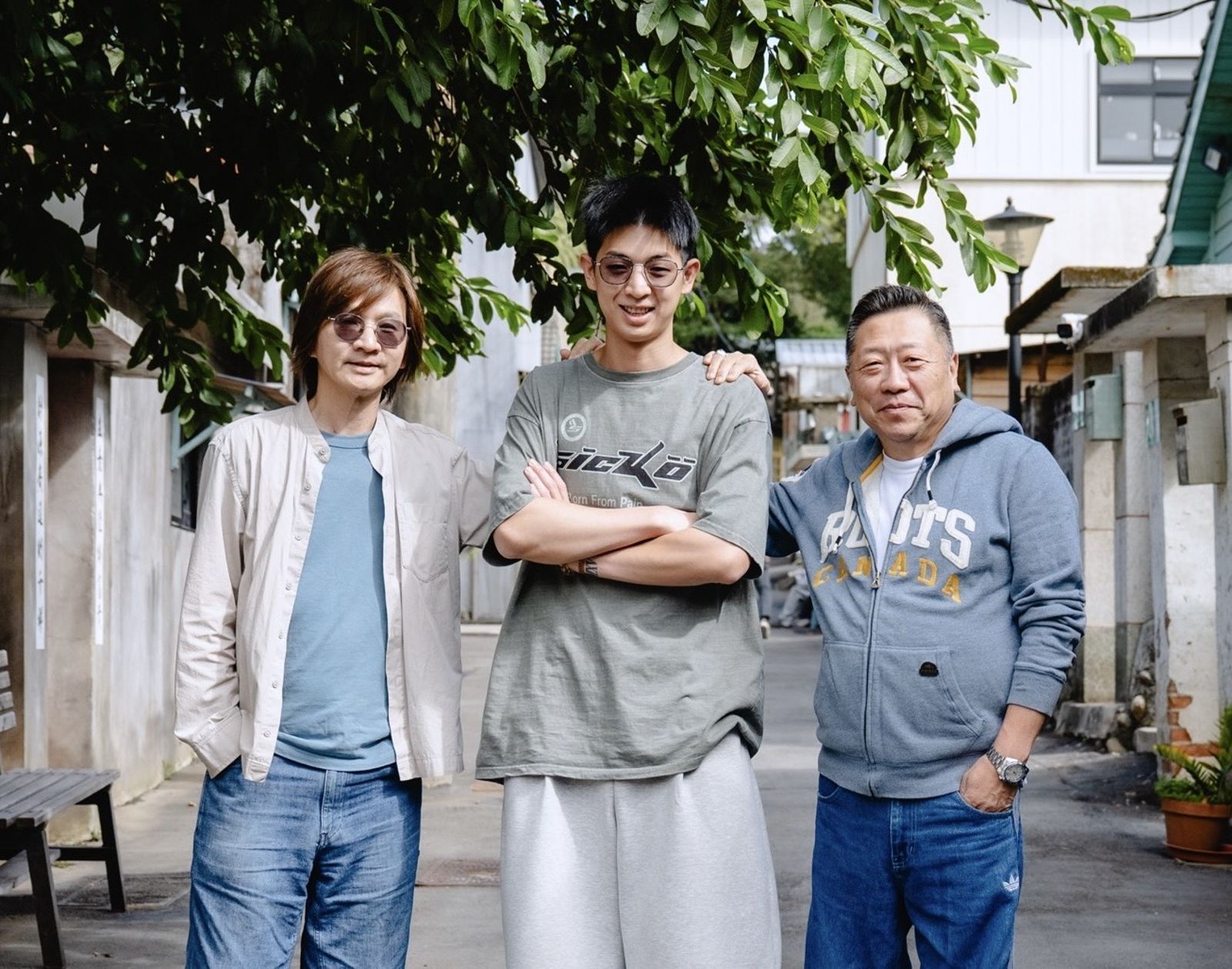 林隆璇(左起)與兒子林亭翰、製作人王重正合照。 北投映像電影提供