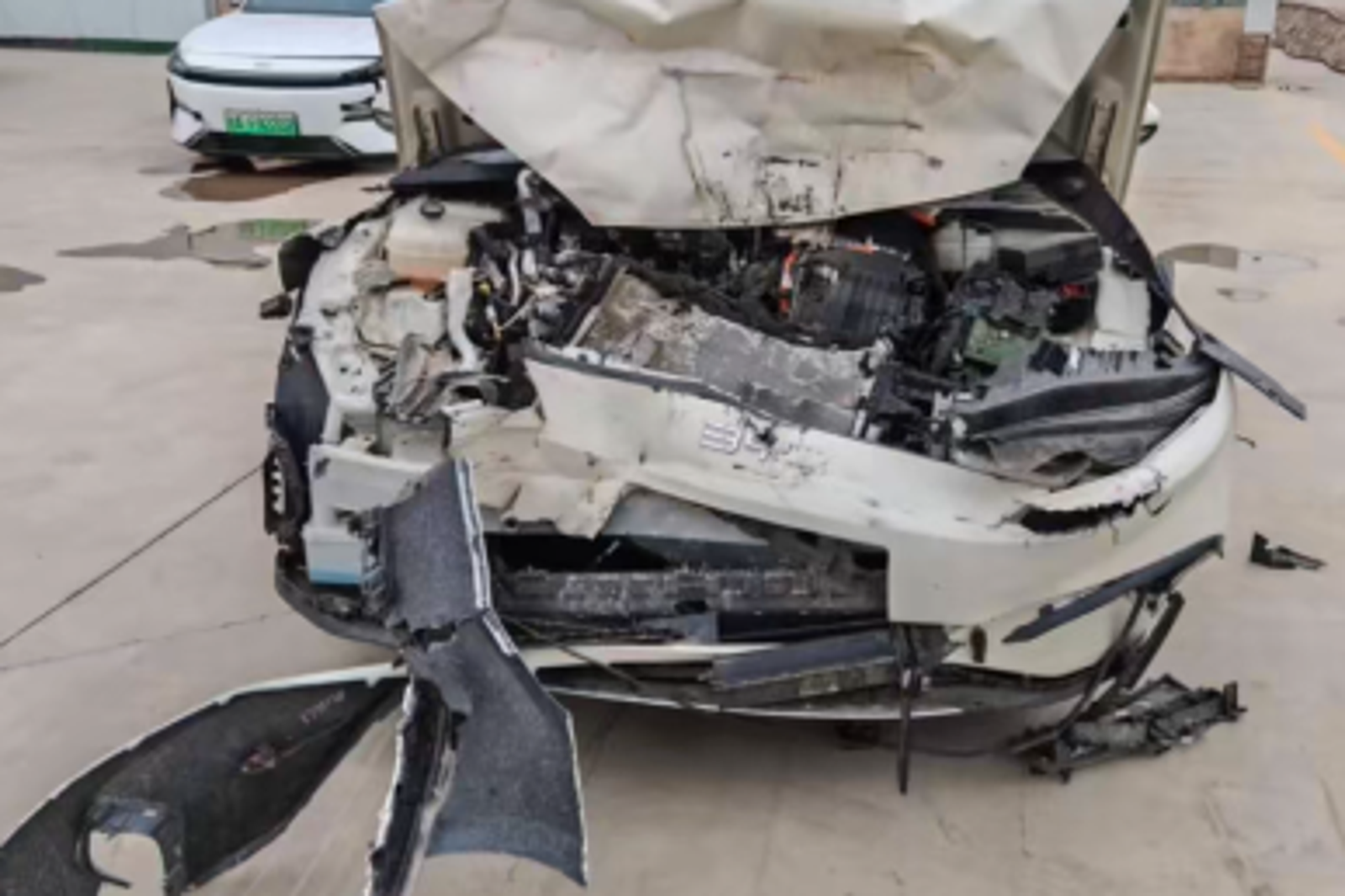 張男行車發生車禍。圖／翻攝自TikTok@1107snowy