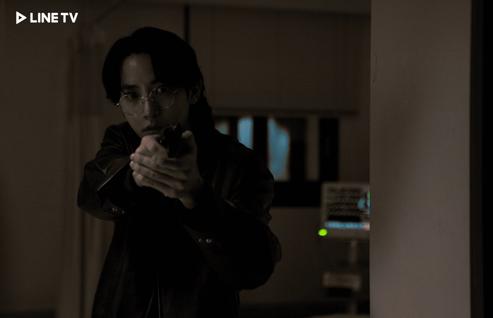 李洙赫這次扮演刑警追真相，挑大樑當男主角。LINE TV提供