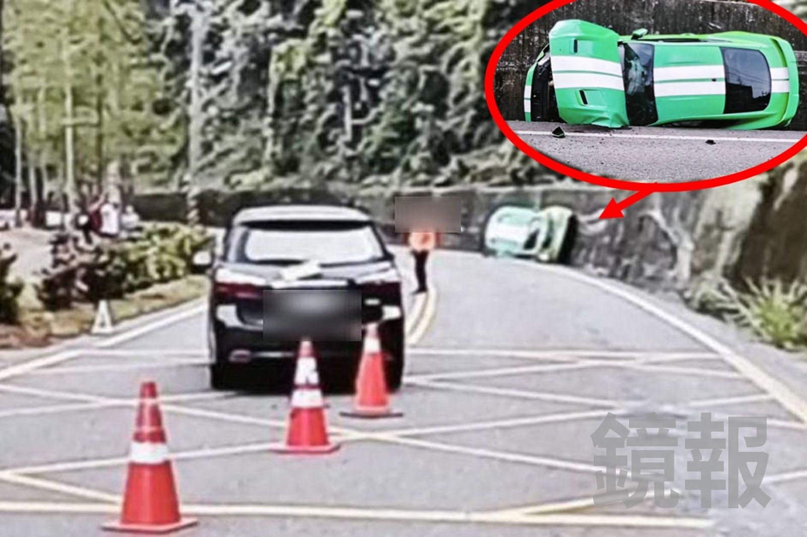 綠色跑車過彎失控，擦撞山壁後，側翻在排水溝(紅圈處)。民眾提供