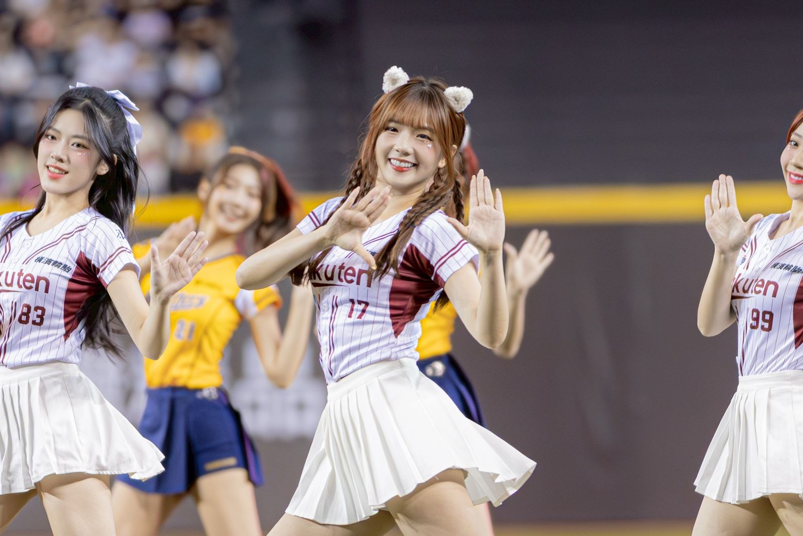 笑笑首開場明星賽竟遭施壓！崔荷潾探班　美食讓「三本柱」瘋狂