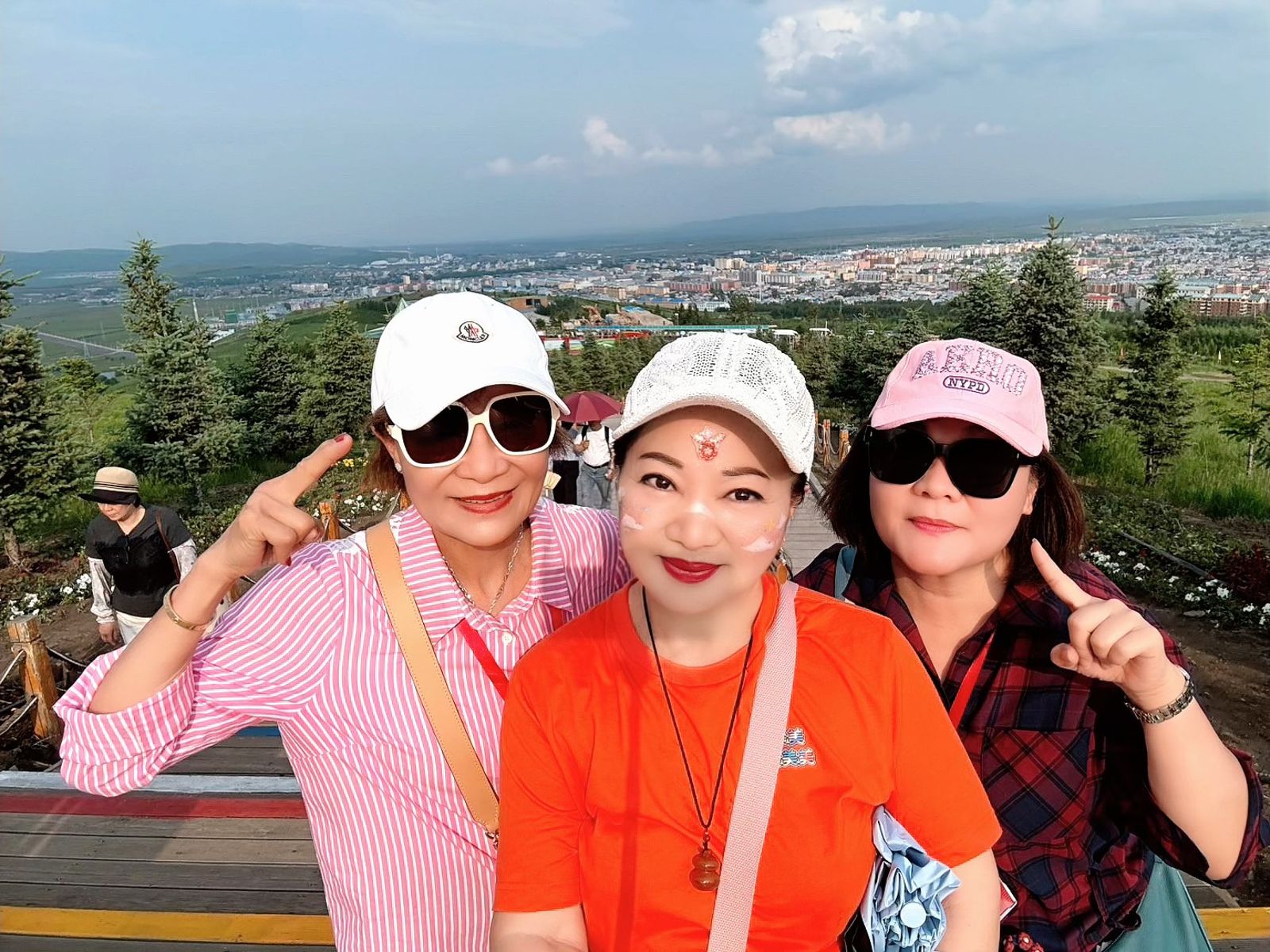 白冰冰跟志同道合的好友四處旅遊看世界。長興影視提供