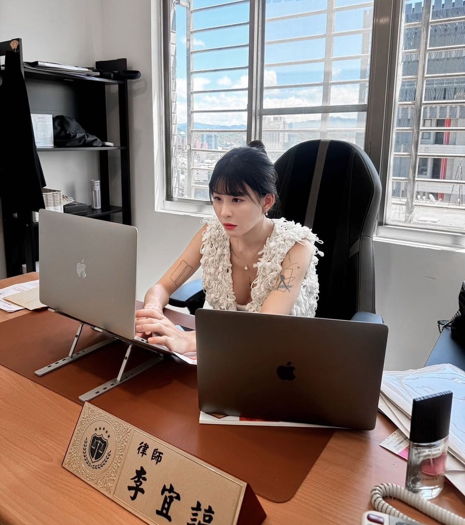 仙塔律師李宜諪涉嫌捲入靈骨塔詐騙案。翻攝李宜諪IG