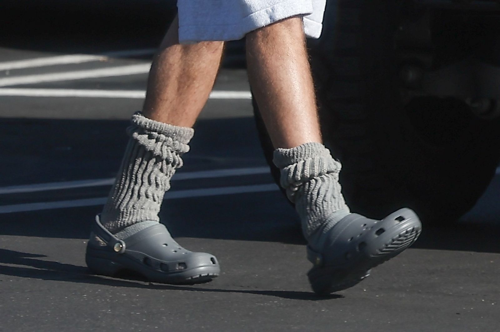 一堆人都在穿！專家示警「3種危險鞋款」害腳部變形