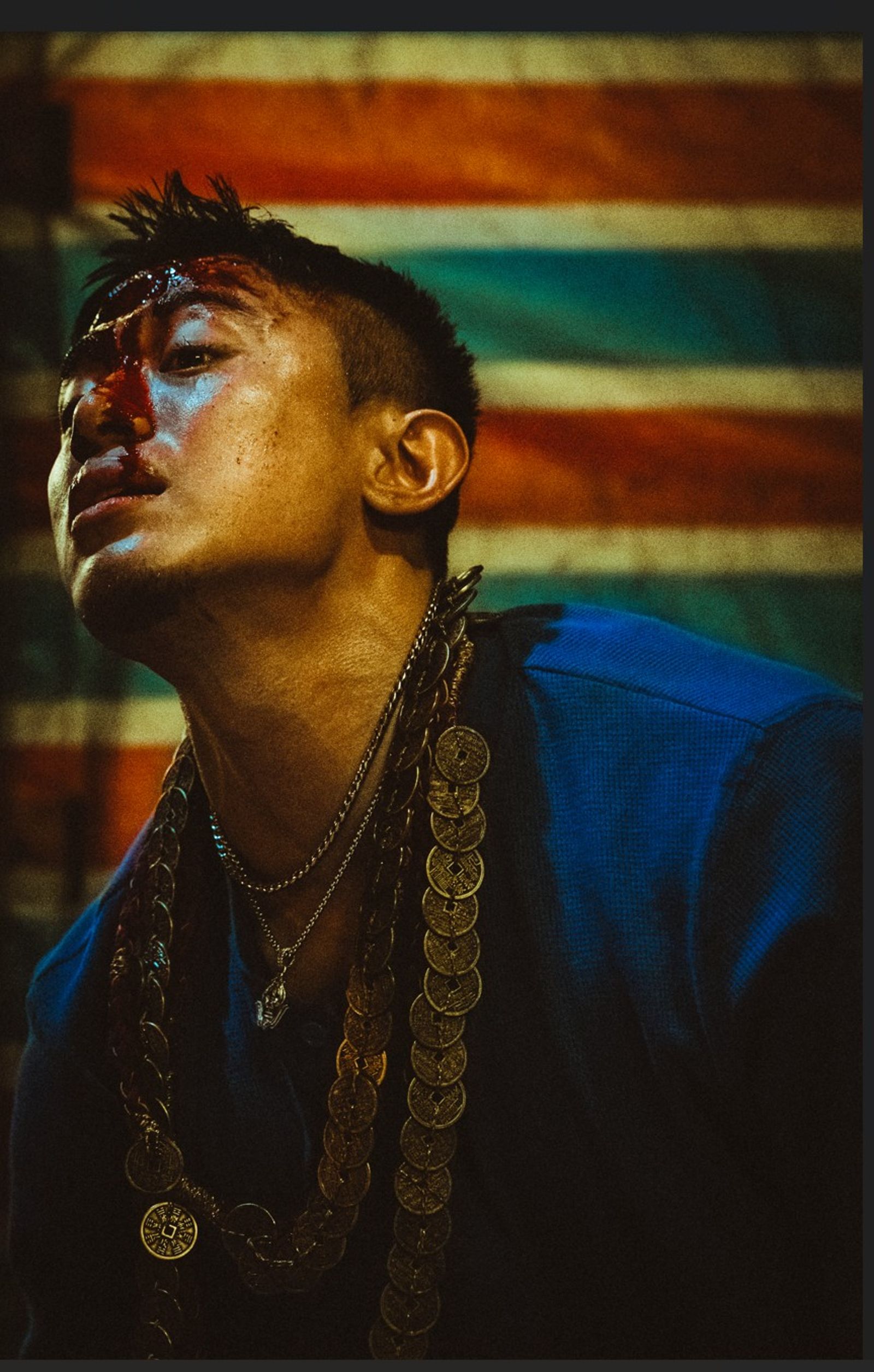 初孟軒被師父提醒拍攝過程可能會有「血光之災」，第一場戲就爆頭見血。網銀國際提供_