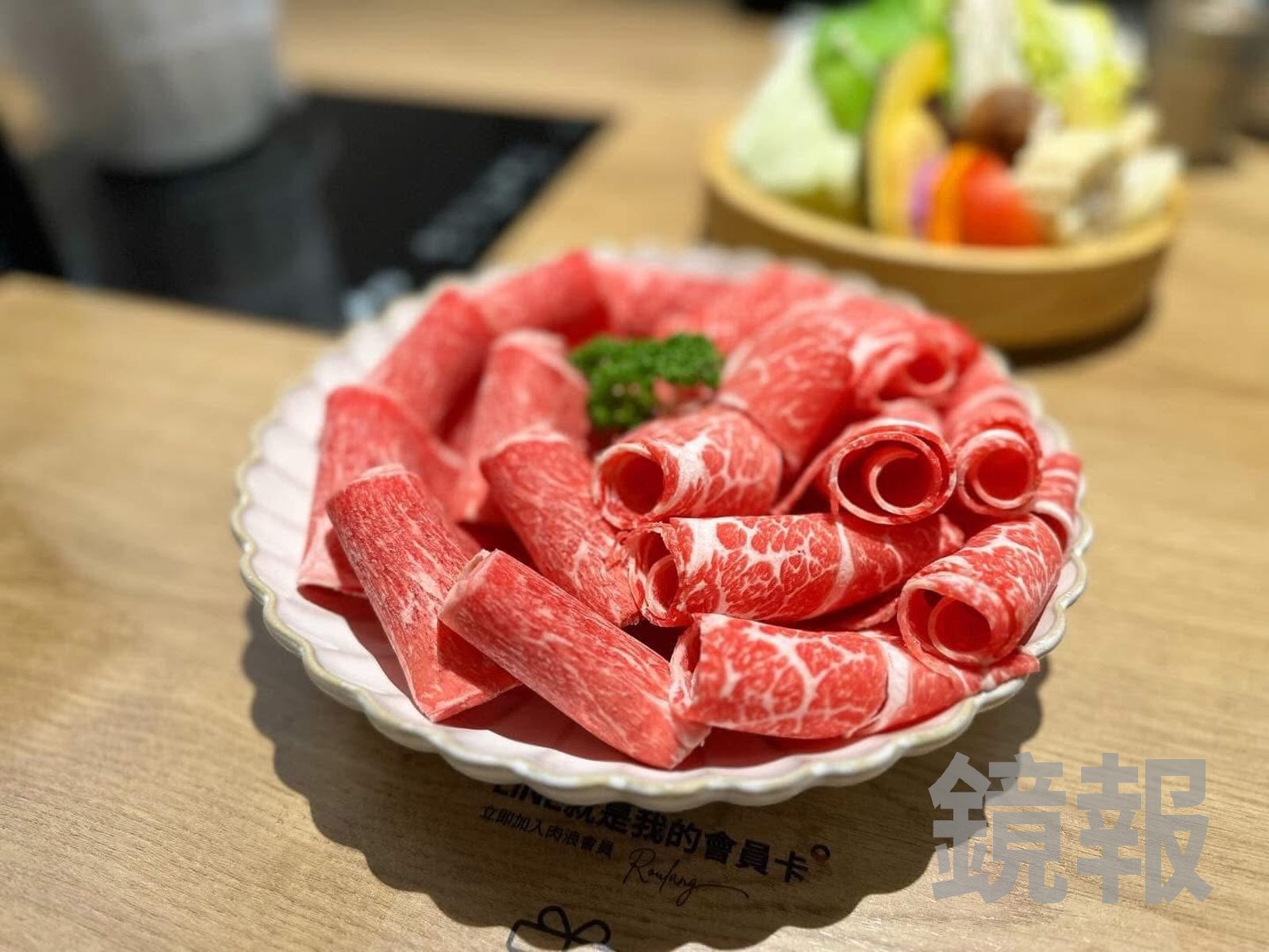 「美國安格斯無骨牛小排&美國老饕翼板牛」能嘗到嫩軟和嚼勁兩種口感(920 元/份)。
