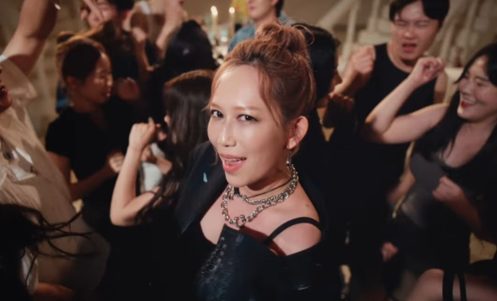 瑪菲司與金南珠合作新單曲〈MARTINI〉。翻攝HALO MAVIS國際連線YT