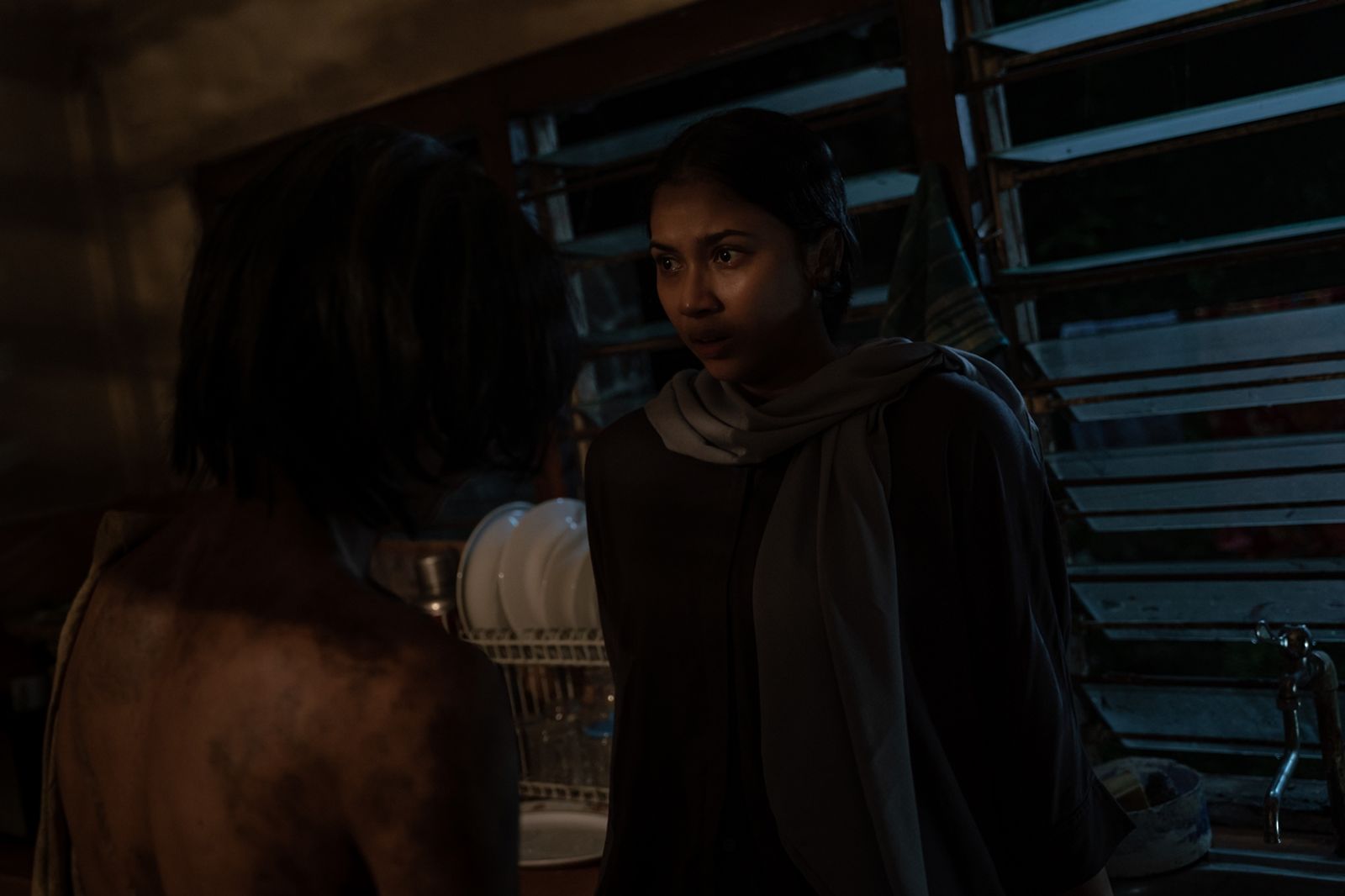 28歲女星恐怖片現場突遭反鎖廁所！狂拍門求救40分鐘等人破門：真的很煩