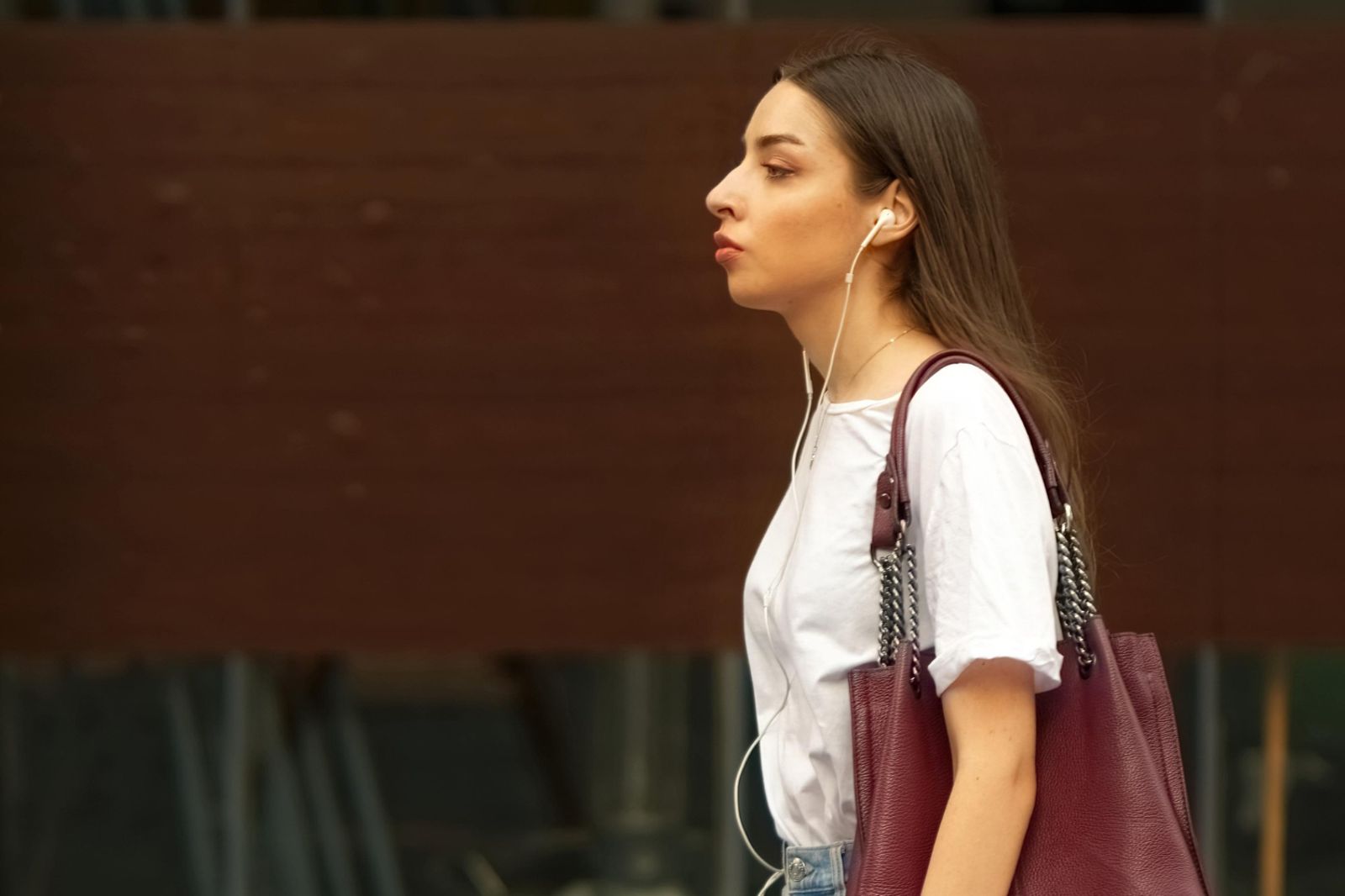 戴耳機會傷耳朵!醫提醒「3大傷害」:耳朵壞了救不回來