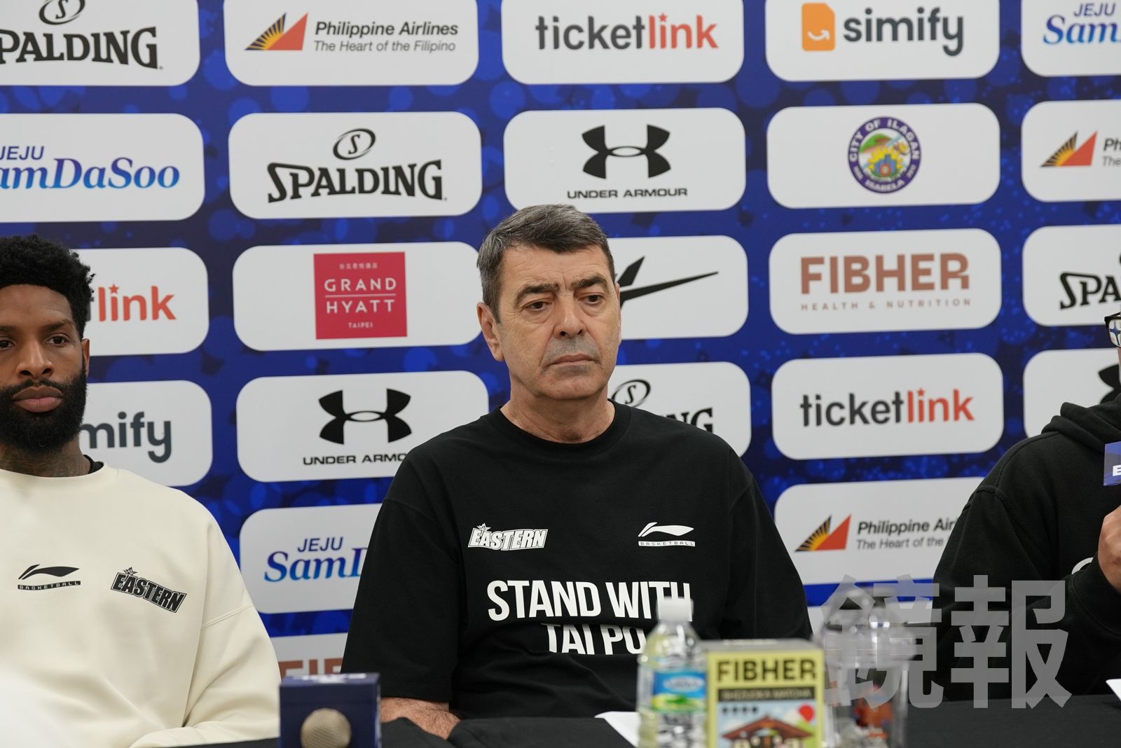 東超吞敗仗仍發聲　香港東方主帥悼念宏福苑大火