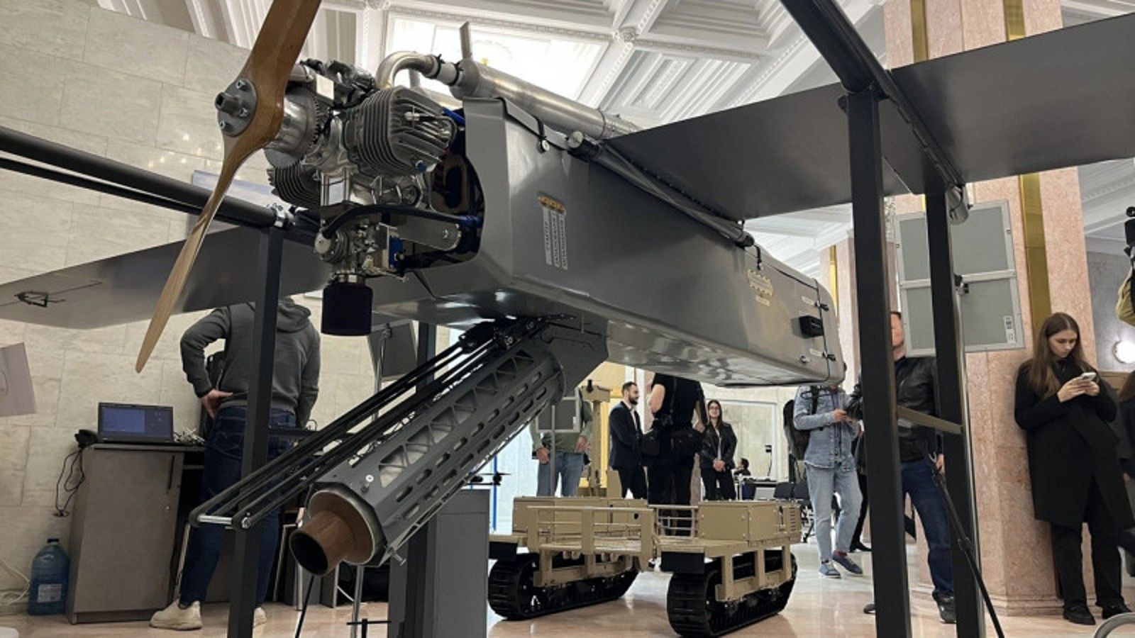 FP-1長程自殺攻擊無人機造價只有5.5萬美元，航程卻高達1600公里。圖片取自Mezha Media