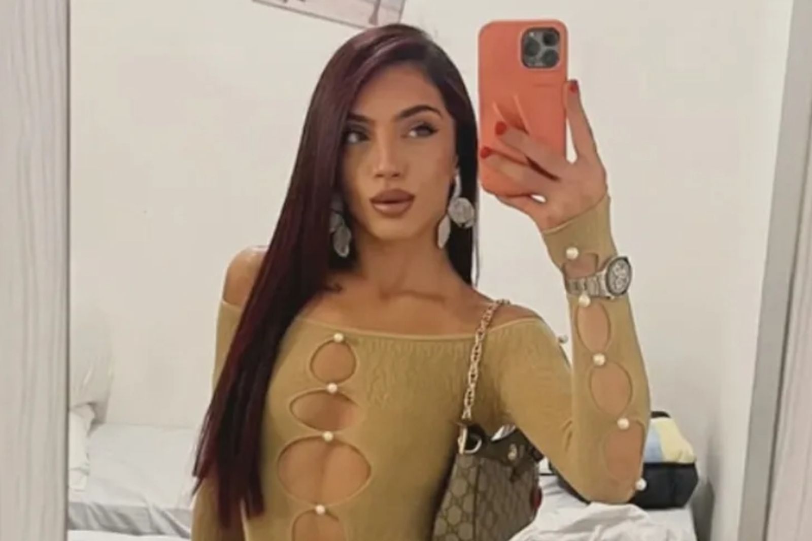 不滿音樂放太大聲!親哥睡不著「背後擲刀」刺死妹妹 丟包醫院開車落跑