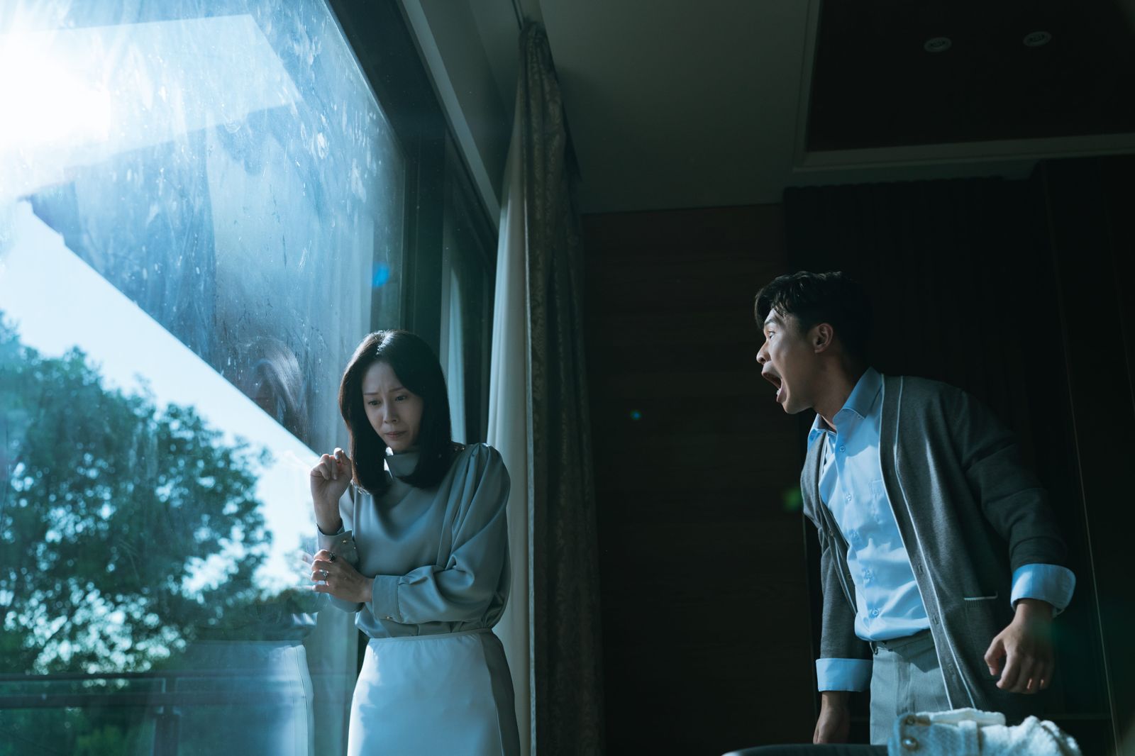 女團偶像嫁入豪門慘遭家暴!老公「按地上狂毆」震撼畫面曝光 唱〈逆光〉出道監製揭幕後原因