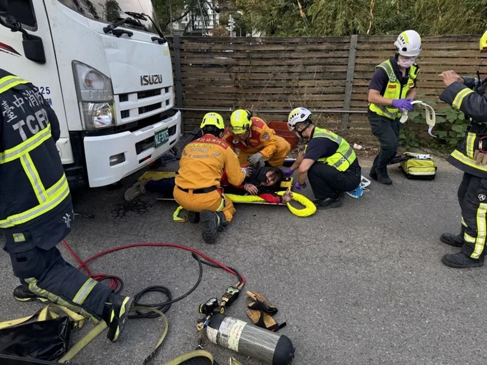 台中清潔隊34歲女隊員通勤遭大貨車捲車底不治　環保局：從優因公撫卹