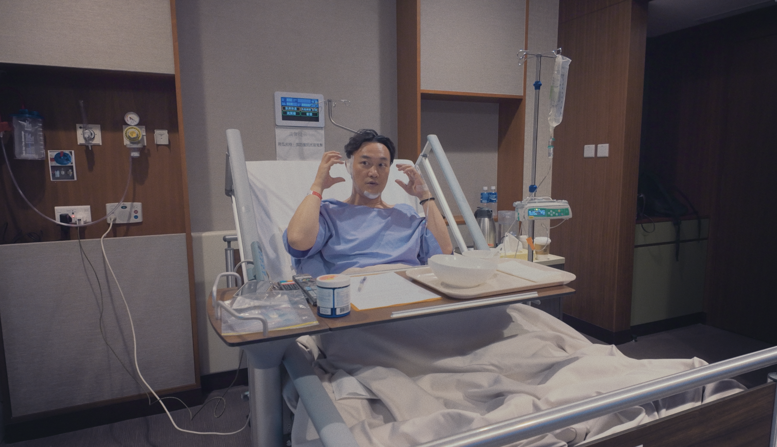 陳奕迅驚爆確診「焦慮症」　躺病床包滿紗布歌迷不捨落淚