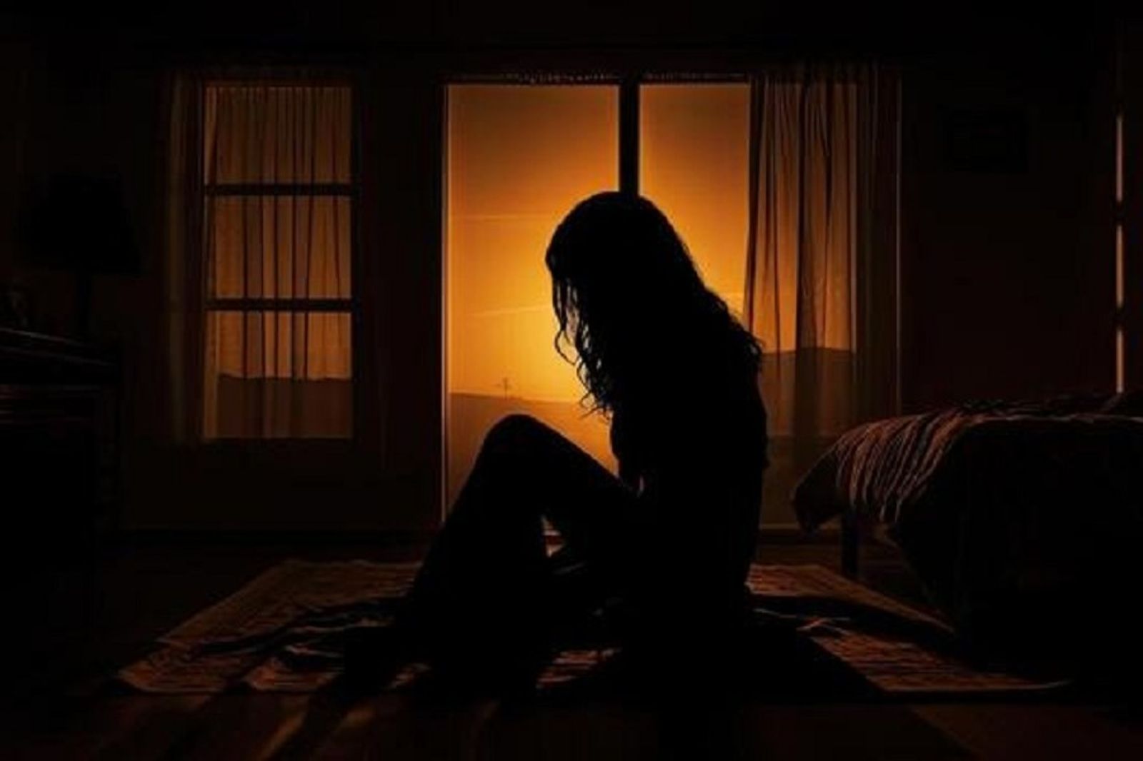 渣男嫌生活費不夠　逼妻賣淫與公公拍性愛片販售「孩子爸不知是誰」