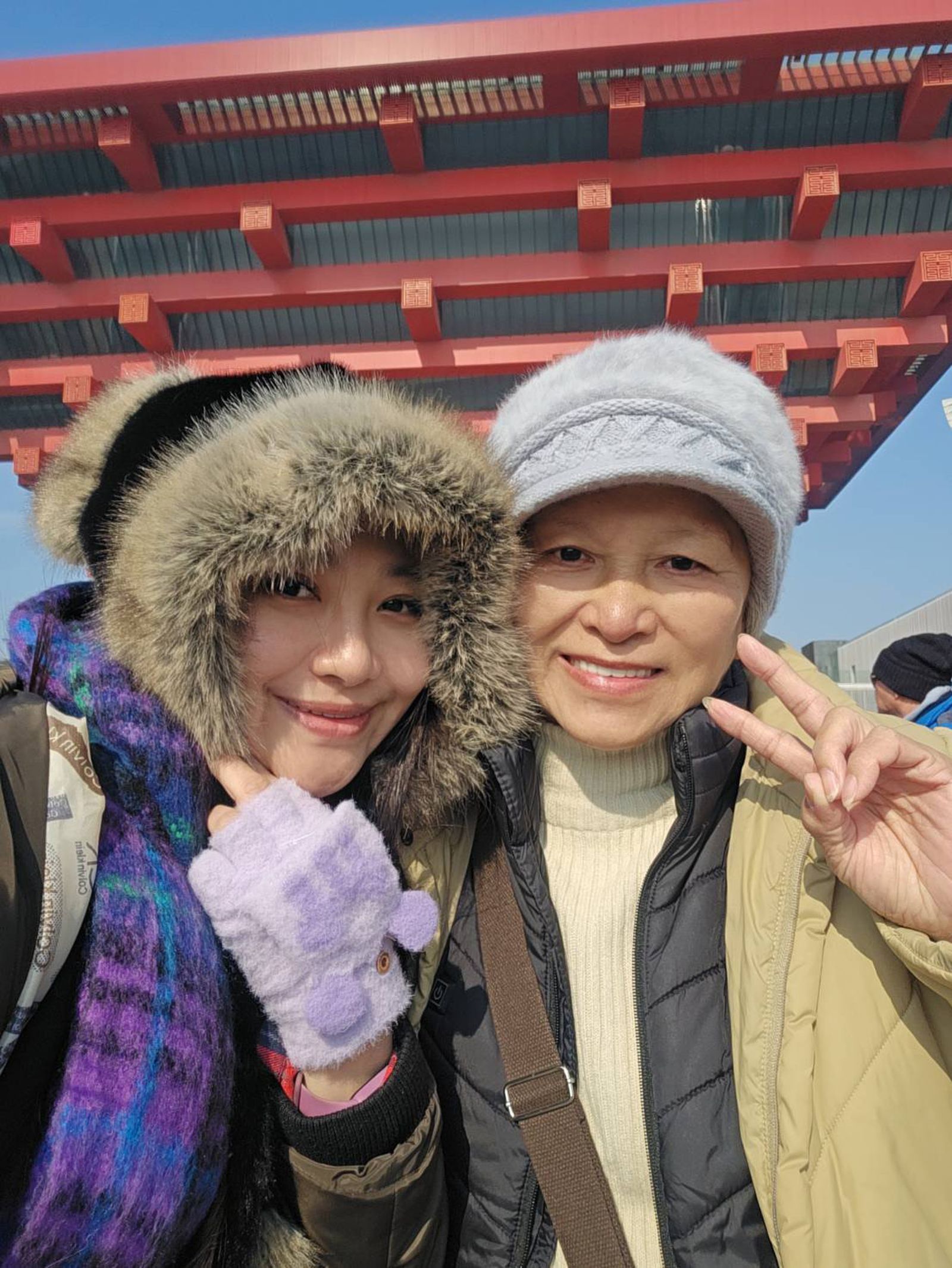 紫君日前帶母親出國度假。欣代唱片x紫君提供