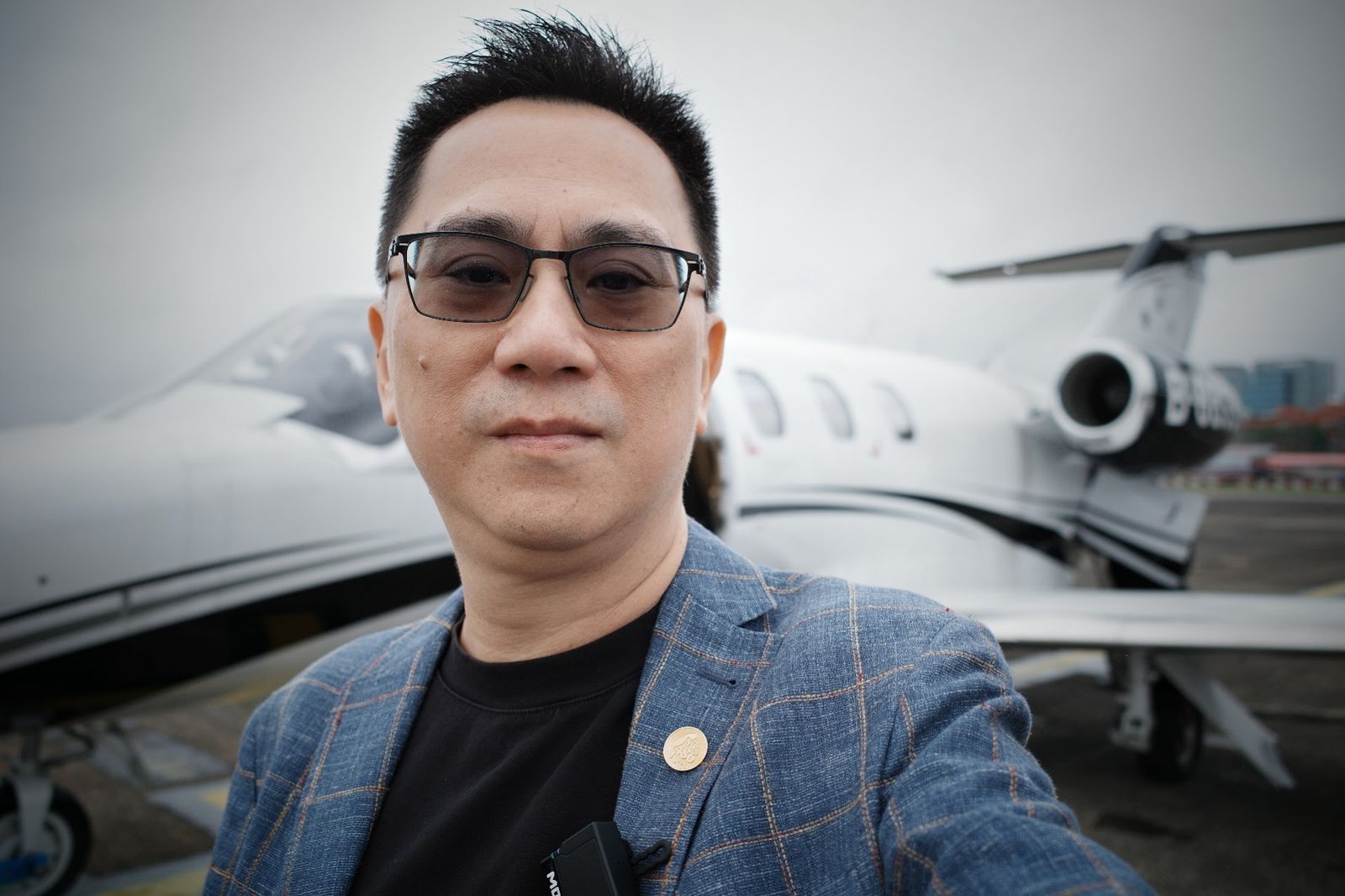 486先生曬「松指部」搭機照回嗆王鴻薇!反遭網批2點大翻機:恐罰15萬元