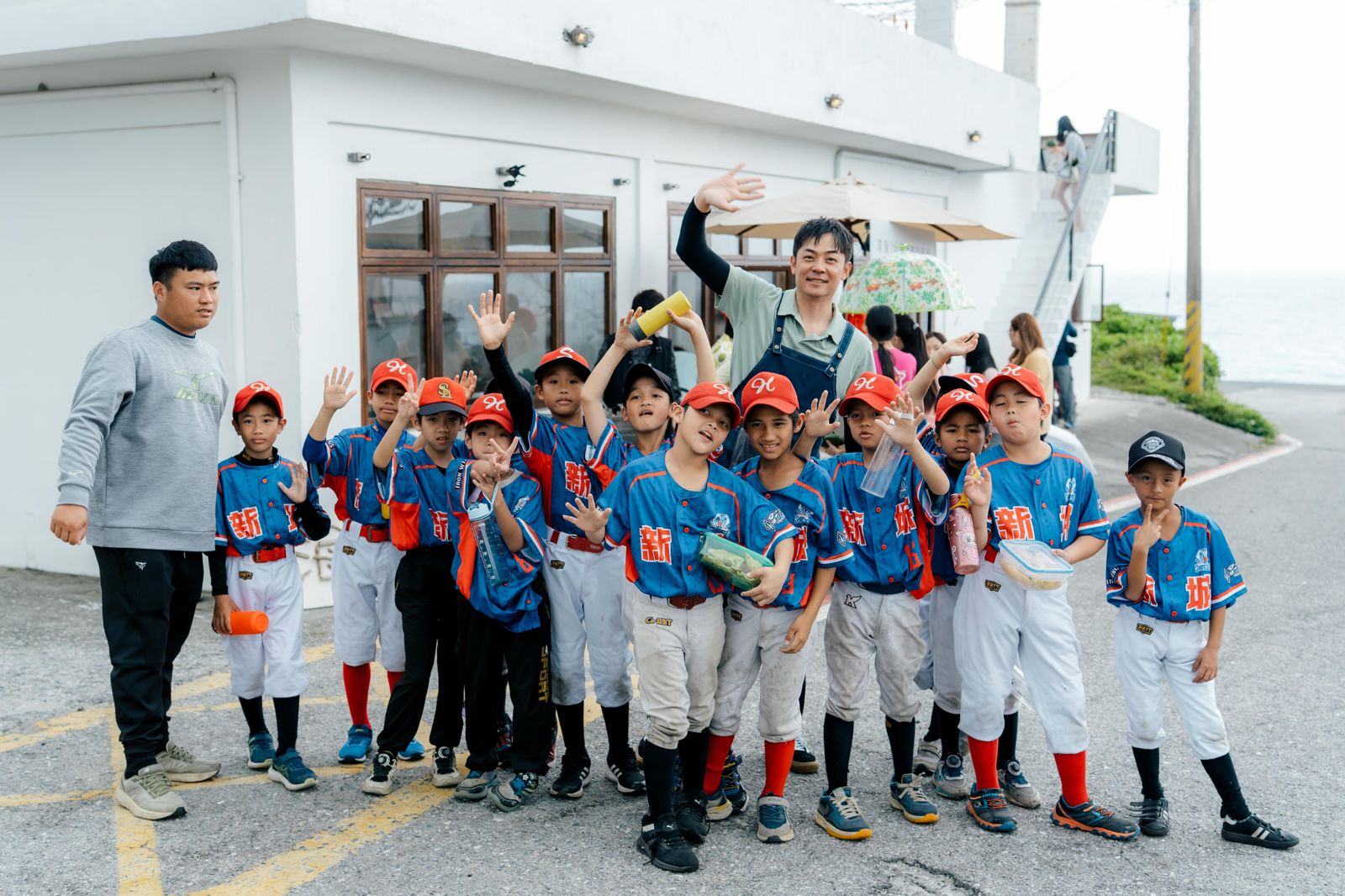 本集迎來棒球隊小朋友造訪，姚元浩熱情接待。好看娛樂提供