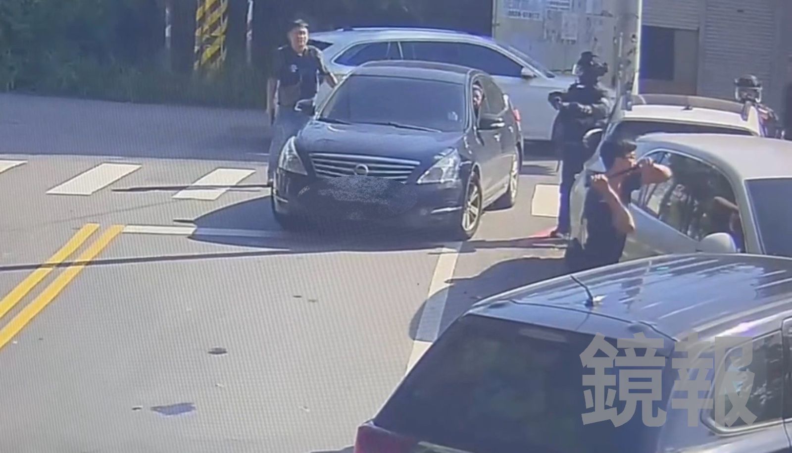 快訊／新竹警匪追逐爆槍戰！嫌犯棄車逃逸、1車遭流彈波及