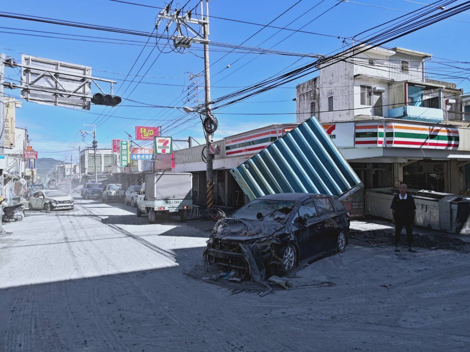 災民靈魂拷問:選舉時可以宣傳車大聲公掃街、挨家挨戶握手拜票 撤離為何不行?