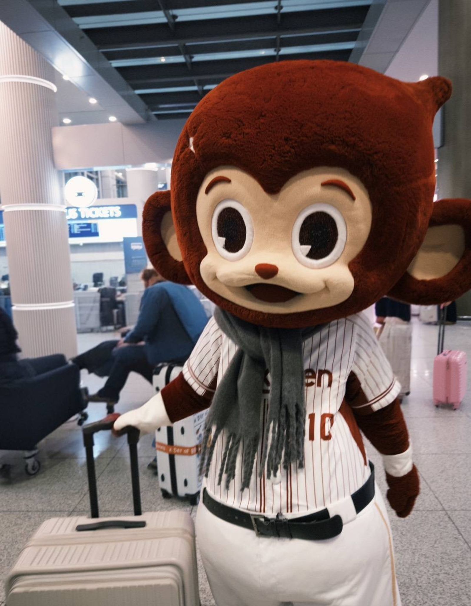 猿氣到韓國出差。樂天桃猿提供