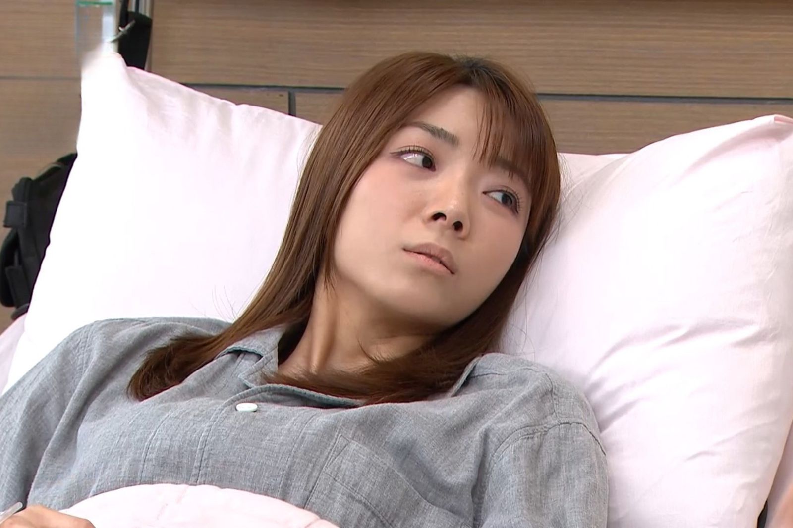 周宇柔劇中角色面臨子宮被拿除的人生重大打擊。三立提供