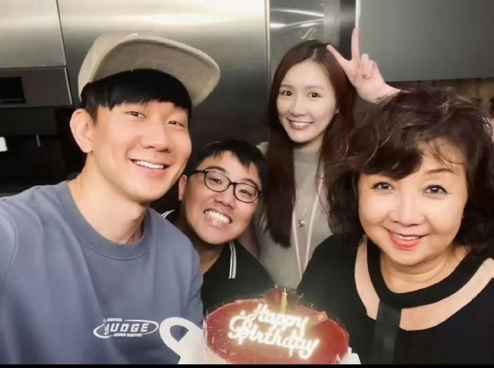 JJ林俊傑遭控PUA高手！前女友曬慶生貼臉照怒揭4年地下情　「受夠了劈腿仔官宣」