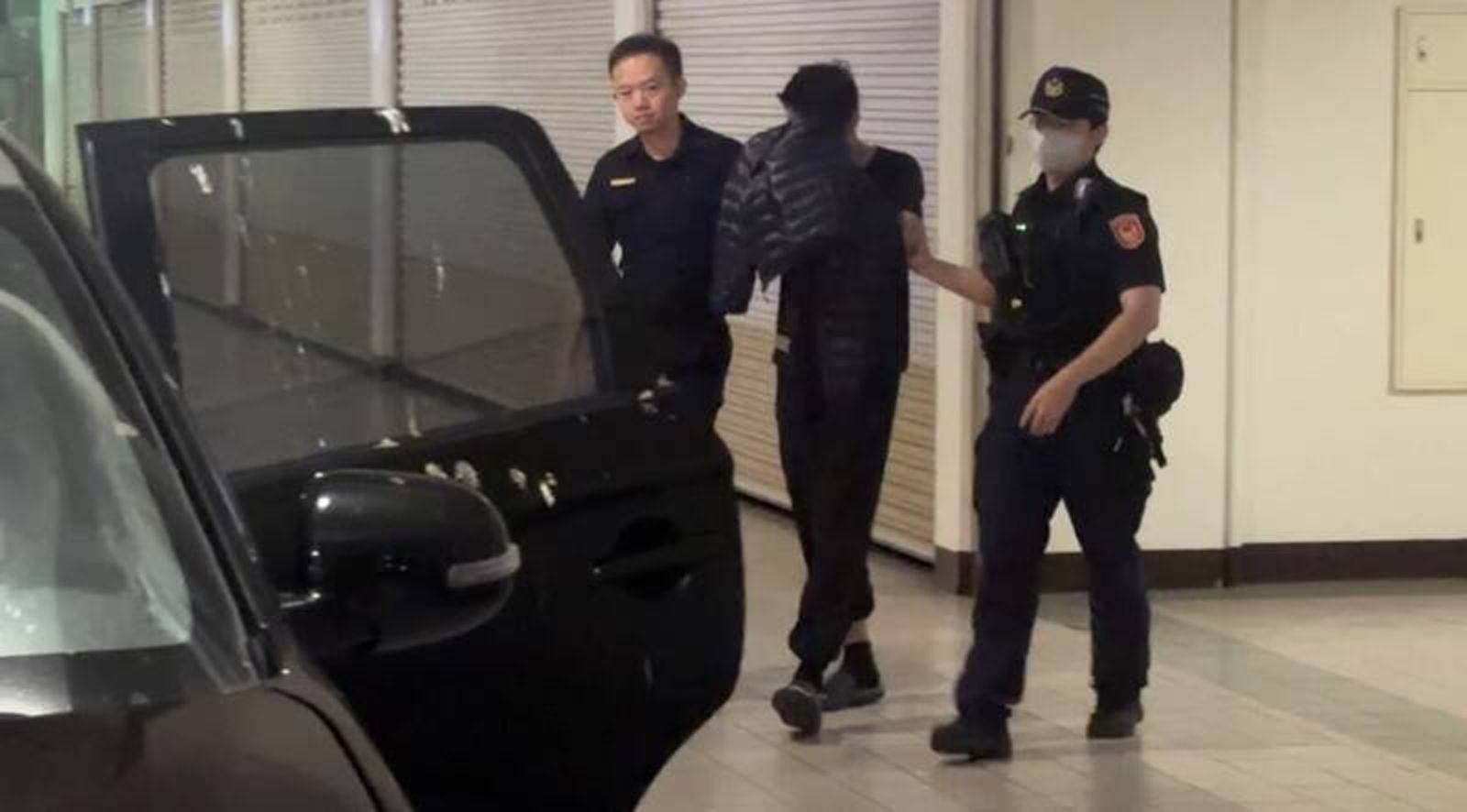 屏東摩鐵驚見「冰鎮坐屍」!女裹黑塑膠袋盤腿坐沙發 5月才遭毒販男友刺頸未死今索命