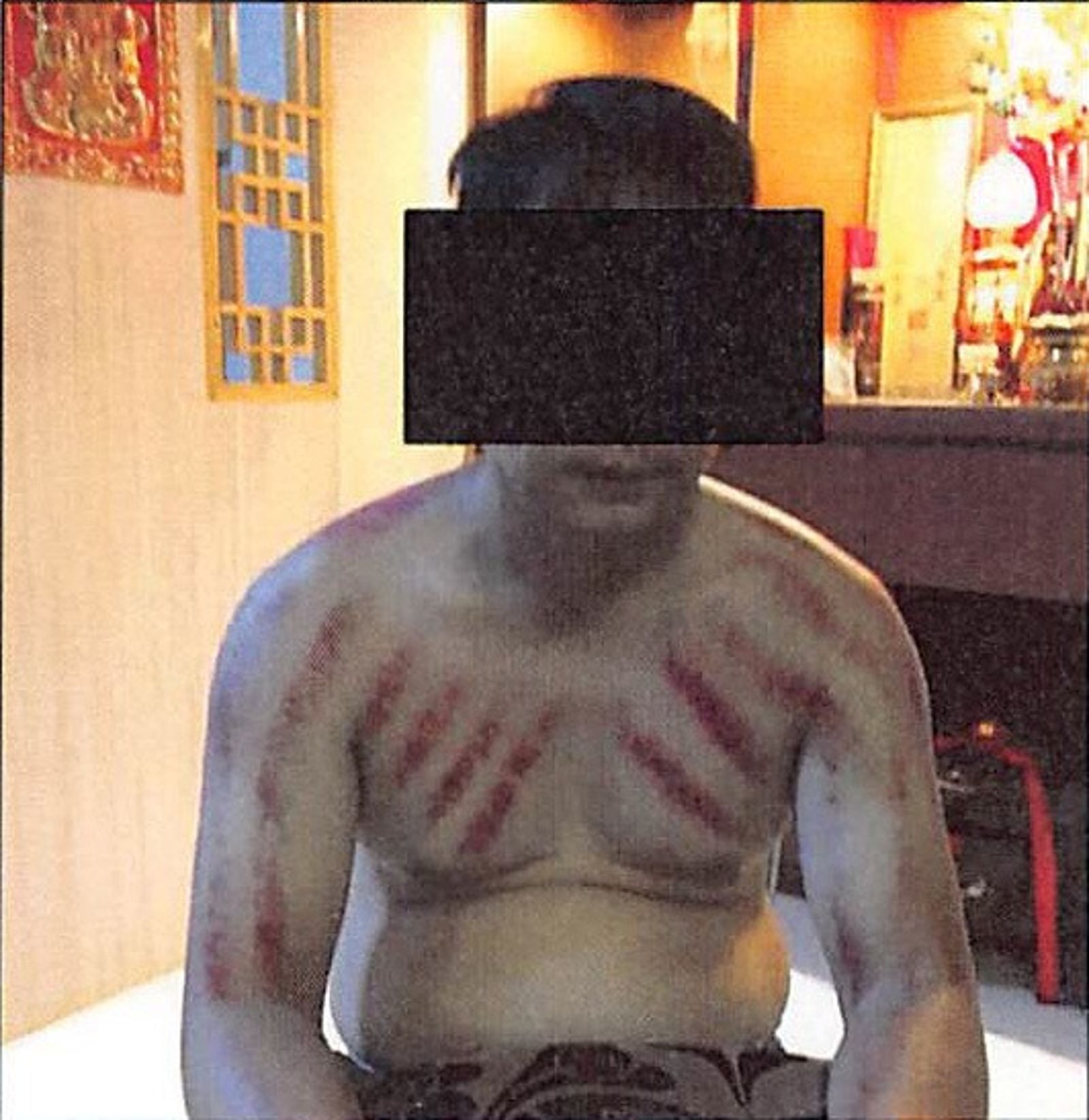 有豬仔遭到嚴刑拷打。圖/翻自《紐約郵報》