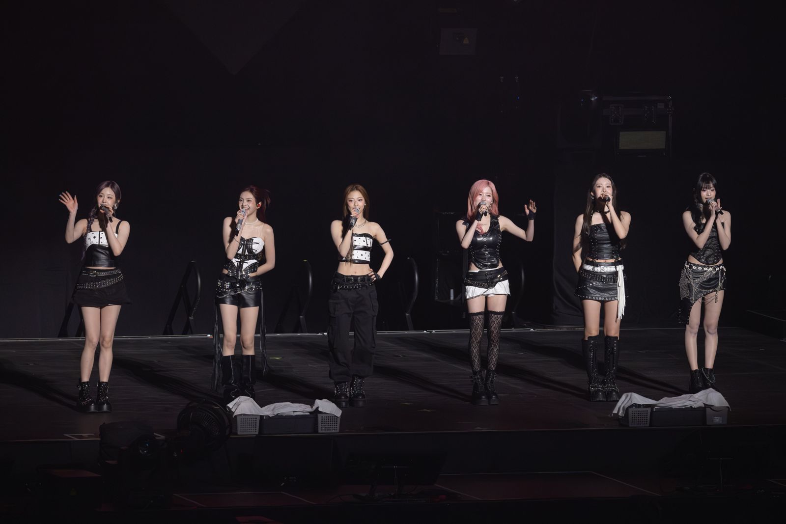 直擊／BABYMONSTER小巨蛋炸翻了！三段高音連發　AHYEON萌喊「想吃火鍋」全場笑爆