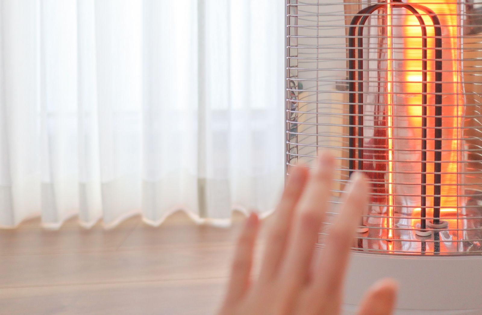 包租公猝死樓梯間　友見全身冰冷竟搬回家吹電暖爐「取暖」3小時