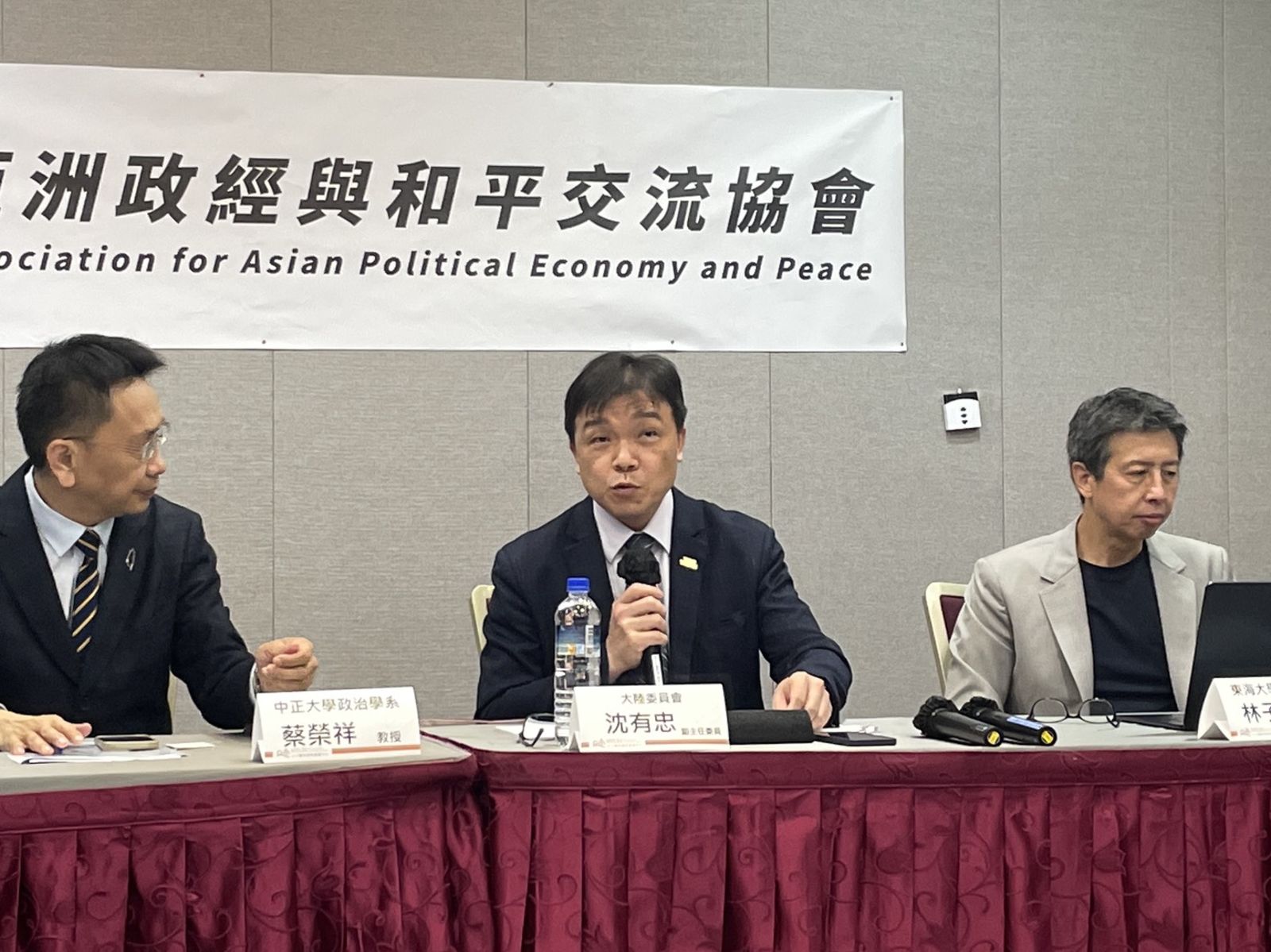中國網路安全新規「入境手機恐被查」 沈有忠:境外網路言論、政治立場都可能觸法