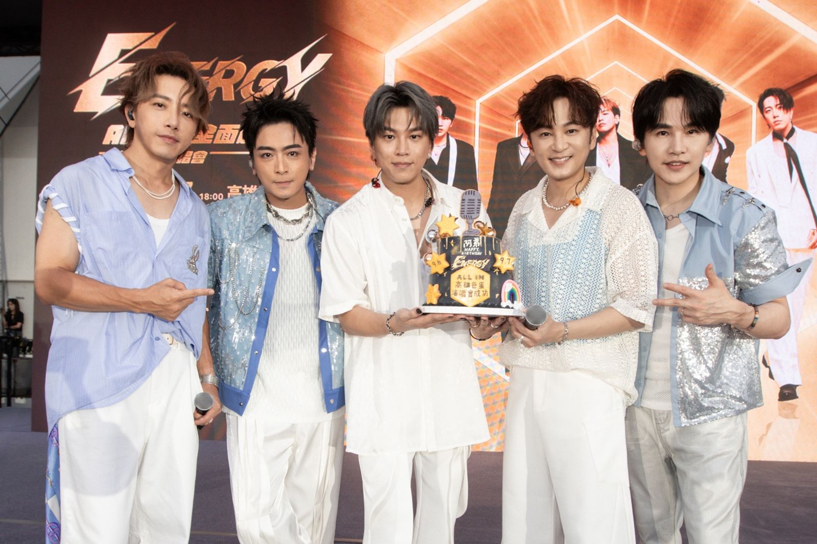 Energy馬拉松簽名到凌晨2點　坤達爆料Toro「把腹肌練成六邊形」