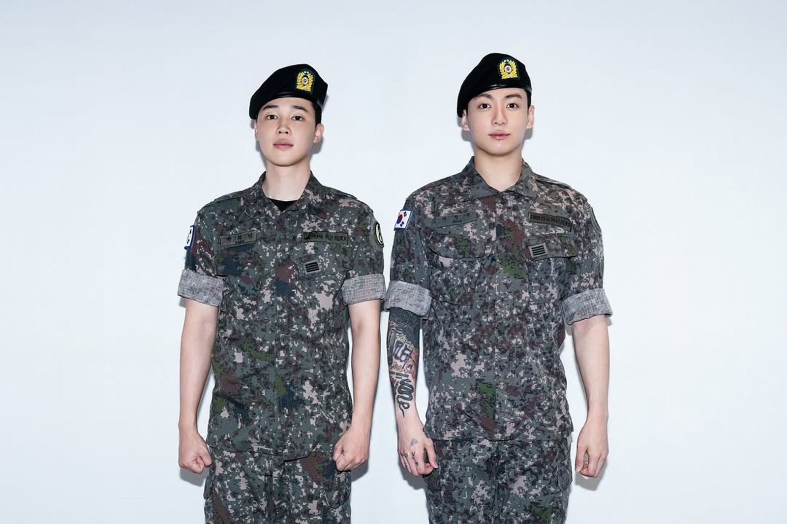 柾國(右)昨早與智旻一同正式退伍。翻攝IG@jungkook_bighitentertainment