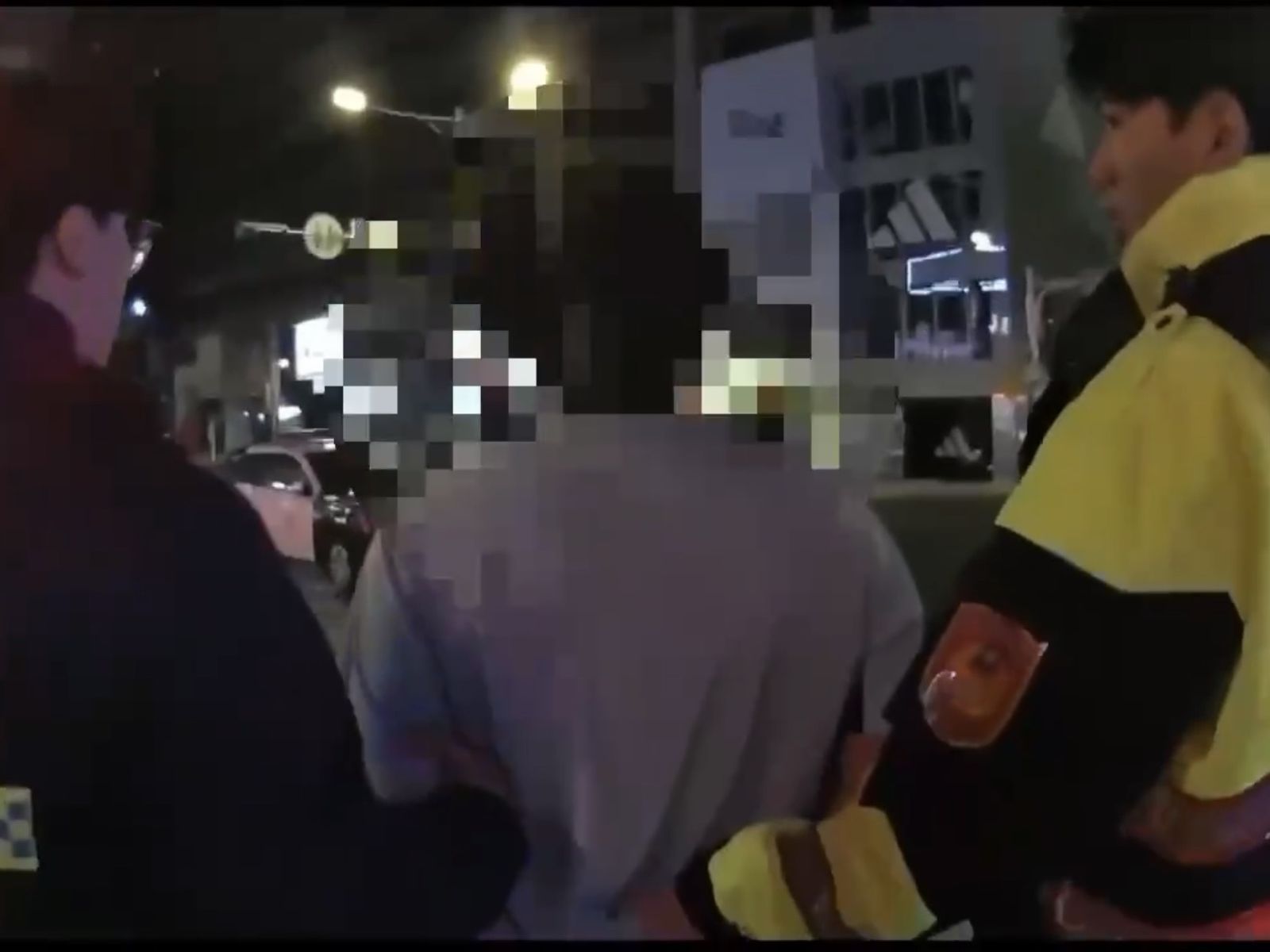 北捷中山站凌晨驚魂！男乘客胸口露刀　警急衝月台壓制