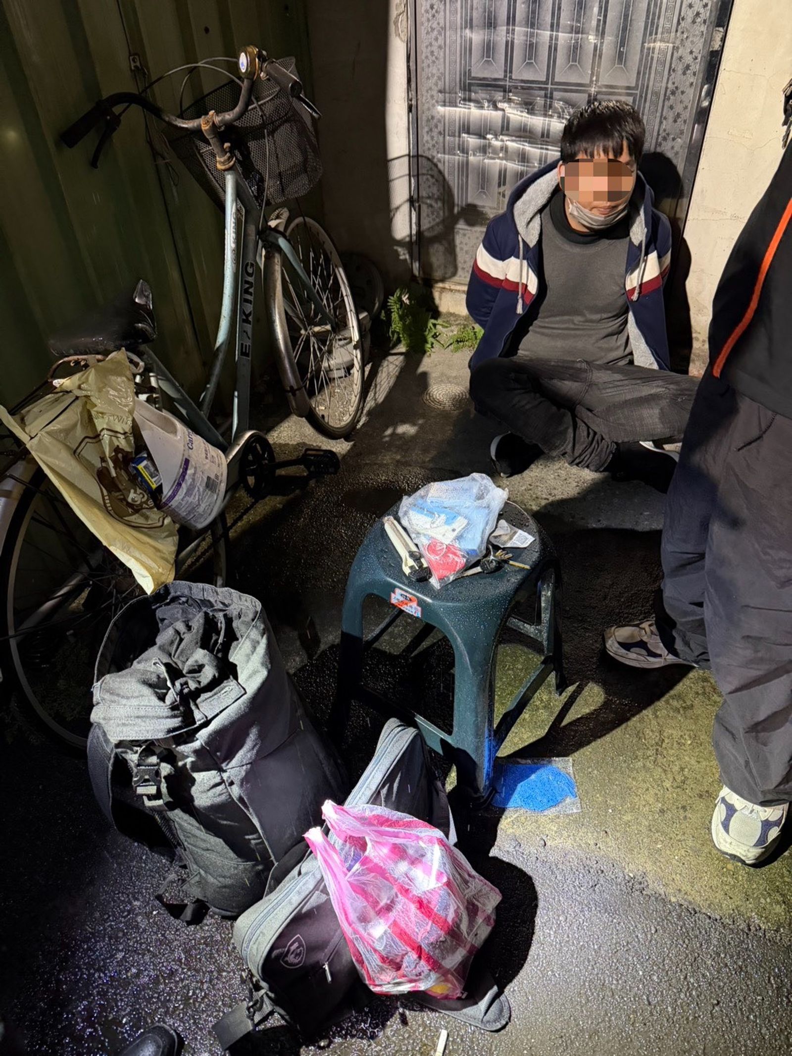 廖嫌落網時身上還被查獲美工刀。翻攝畫面