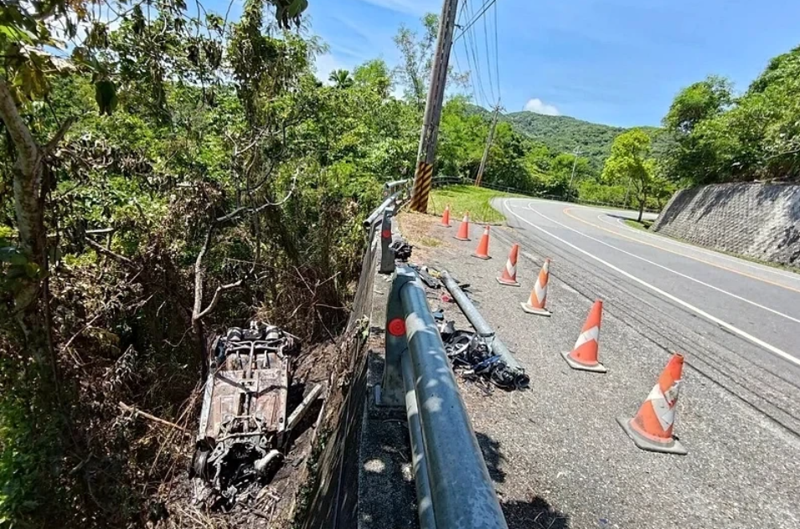 轎車墜花蓮台11線10米坡淪廢鐵起火　男駕駛活活燒死　女伴浴血逃生